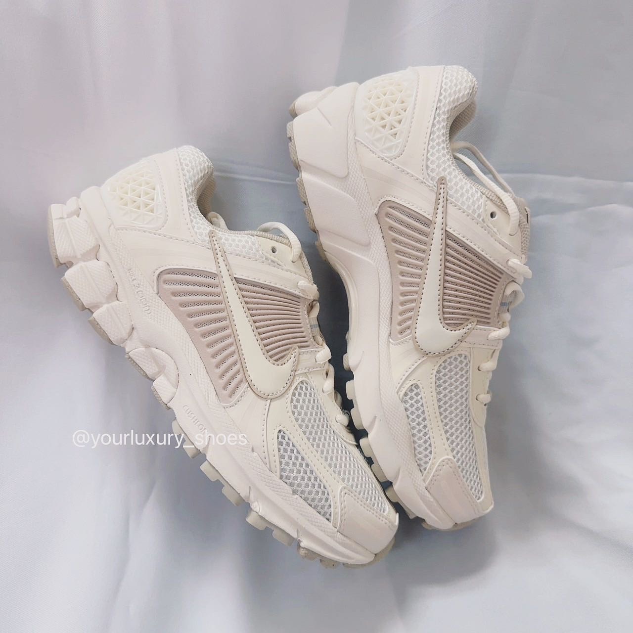 【Luxury】NIKE ZOOM VOMERO 5 杏仁奶茶 ACW 燕麥色 淡卡其 復古 老爹鞋 女生復古休閒鞋 FQ6868-111