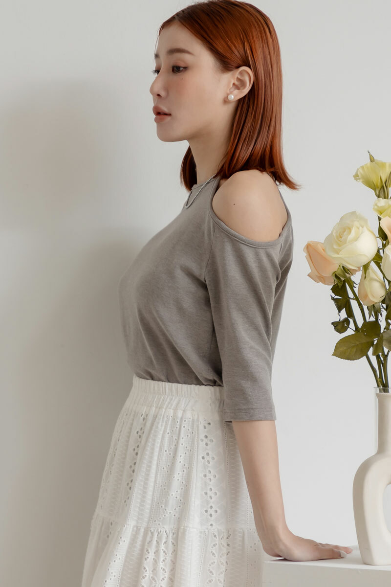 【官網限定】舒適彈性挖肩上衣