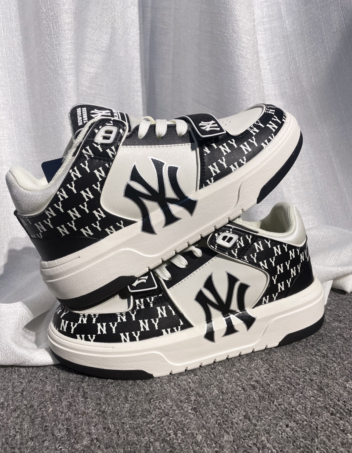 MLB 紐約洋基隊 黑白 老花 印花 滿版 老爹鞋 學長鞋 男女款 3ASXLM13N-50BKS/預購