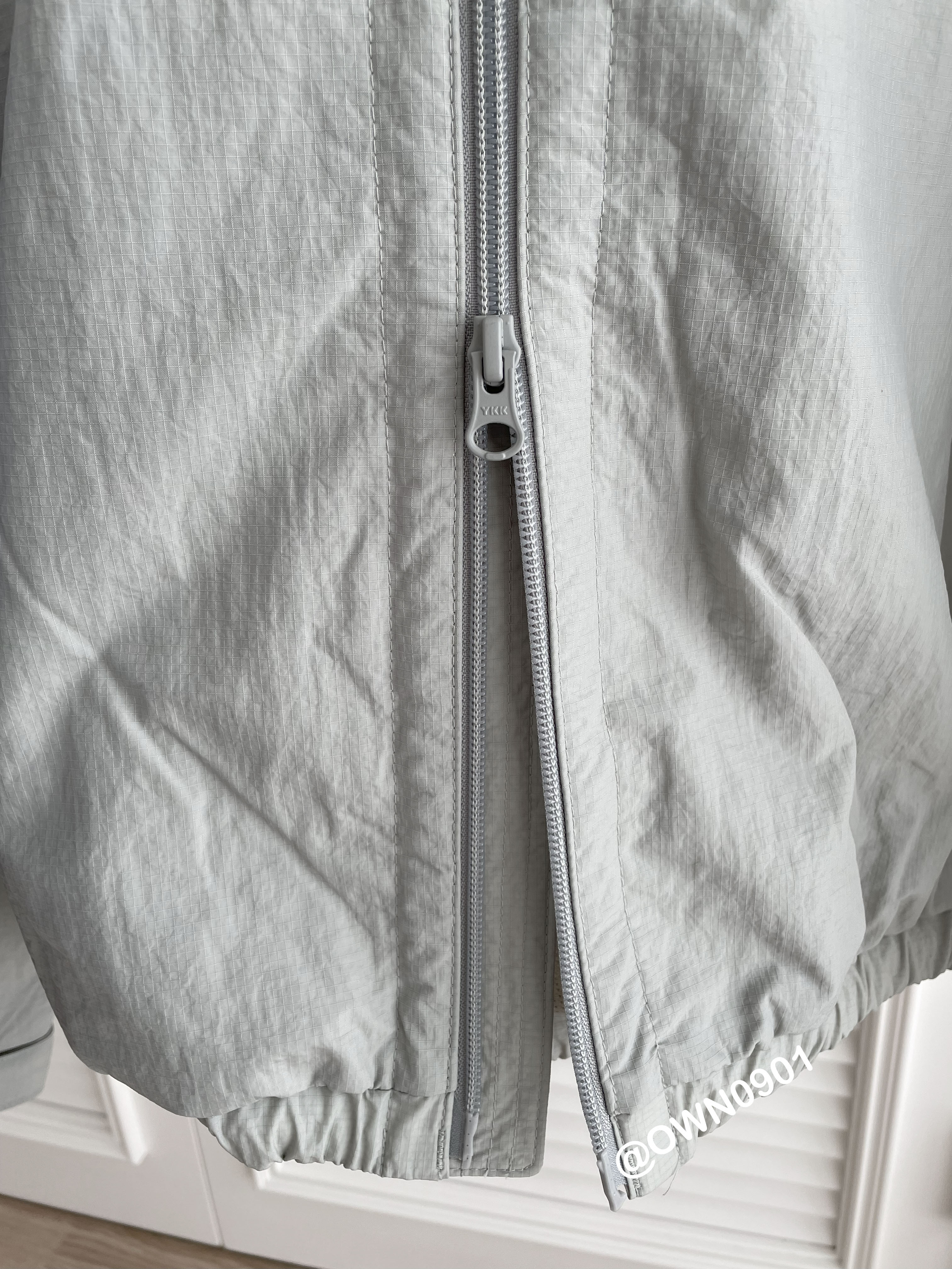 【現貨】Covernat 經典 LOGO 反光 透氣 排汗 風衣 外套 男女同款 黑色 灰色 薰衣草-own-own代購-韓國代購-CO2301JK03BK CO2301JK03LG CO2301JK03LV OWNCovernat Covernat代購 抗撕裂 春夏外套 透氣涼感 輕薄外套 防風外套