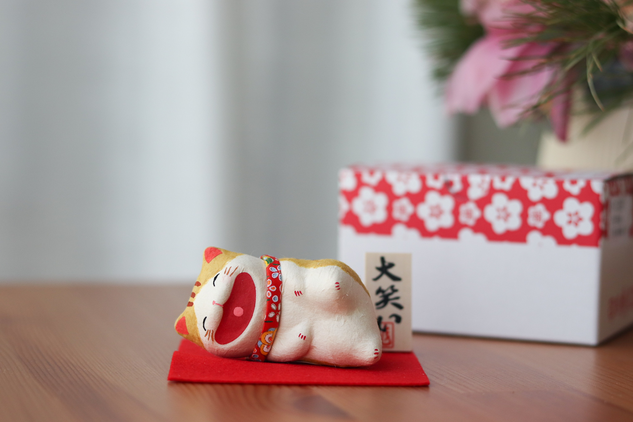 日本 龍虎堂 橫寢 大笑貓 和紙擺飾