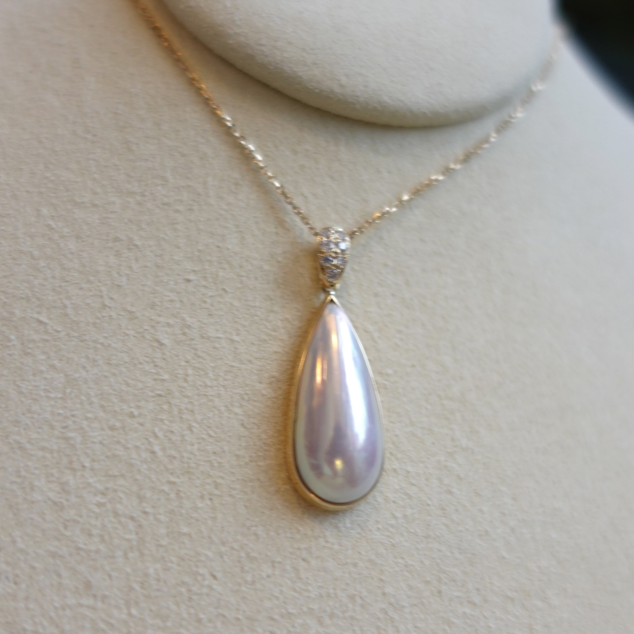 18K金日本稀有極光炫彩馬貝珠鑽石套鏈 - 瘦水滴形