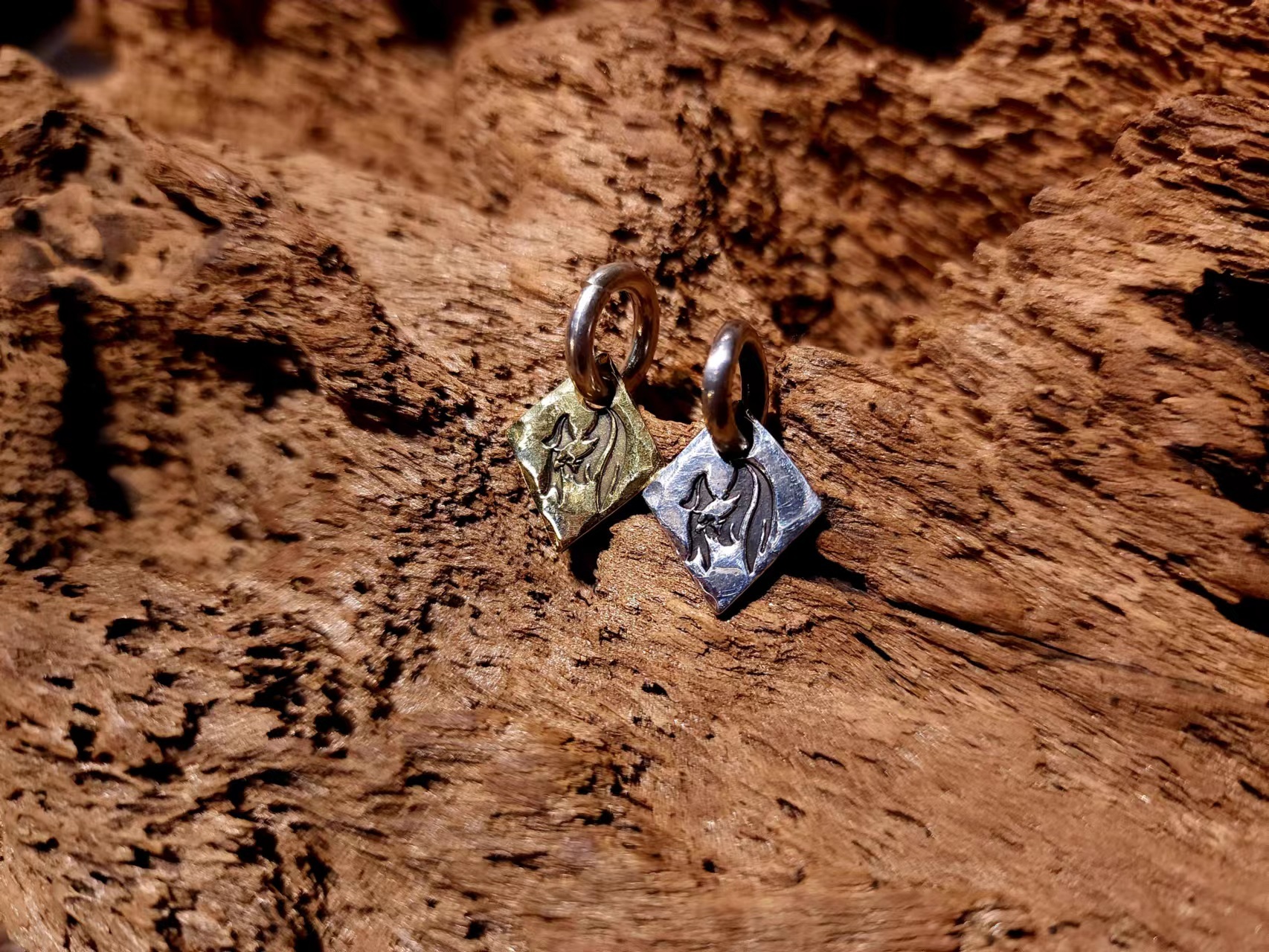 Black Venom Jewelry-菱形 Logo 小牌