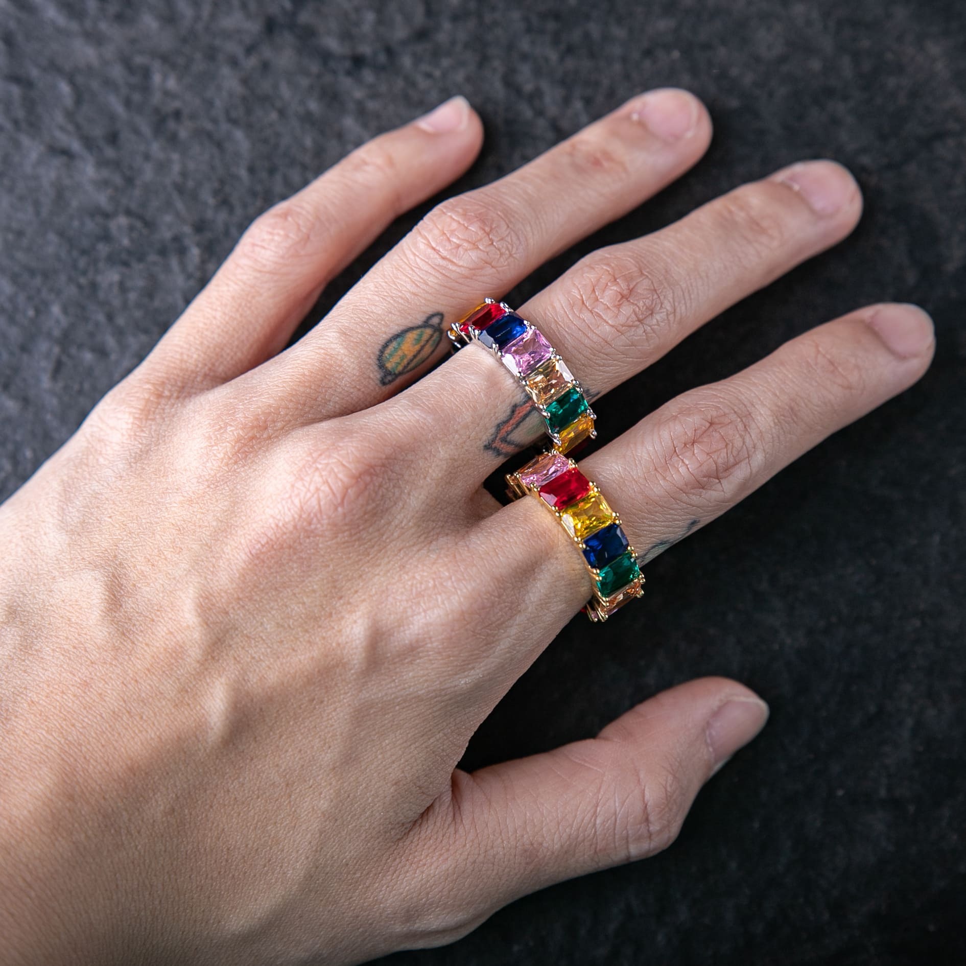 單排彩虹T方戒指