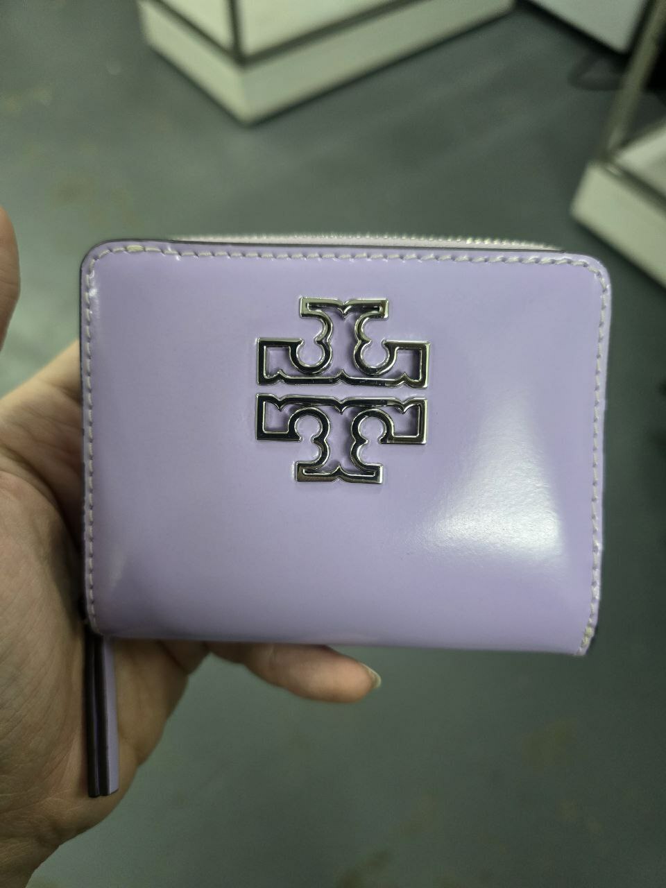 [S] TORY BURCH BRITTEN PATENT BILLFOLD WALLET,LAVENDER, 147641-502, FINAL SALE (STB502)