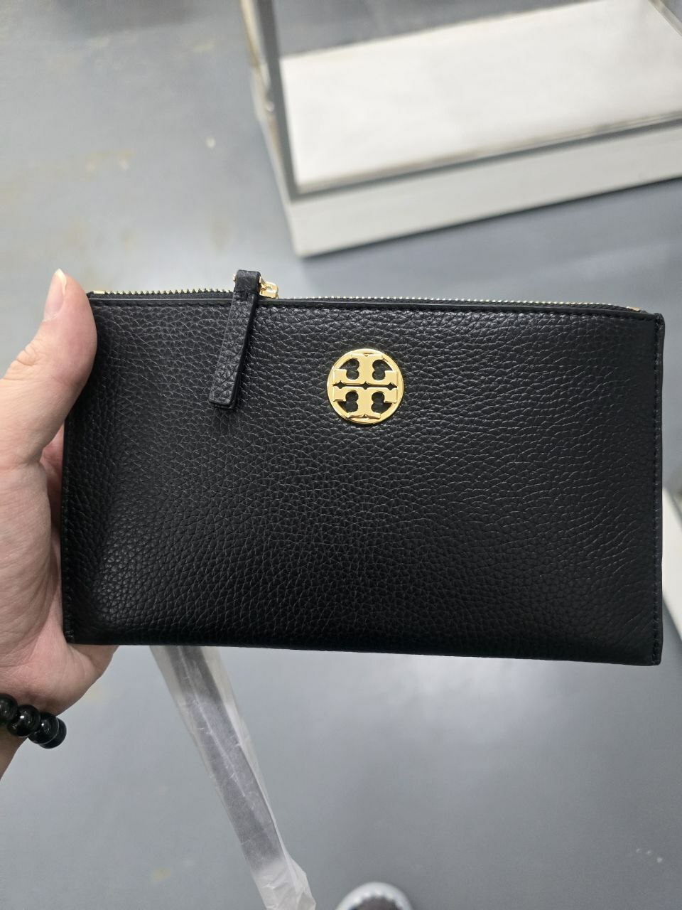[S] TORY BURCH CHELSEA WRISTLET LEATHER WALLET,BLACK, 157096-001 (STB503)