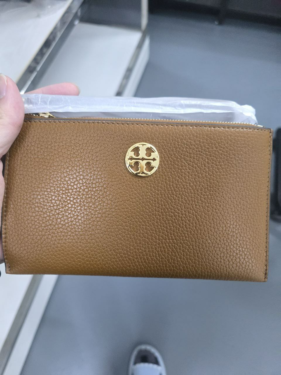 [S] TORY BURCH CHELSEA WRISTLET LEATHER WALLET,CORTADO, 157096-908 (STB504)