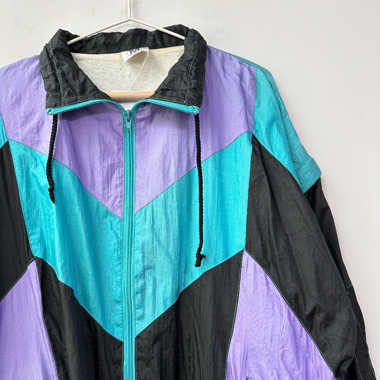 亮眼紫綠V字運動外套