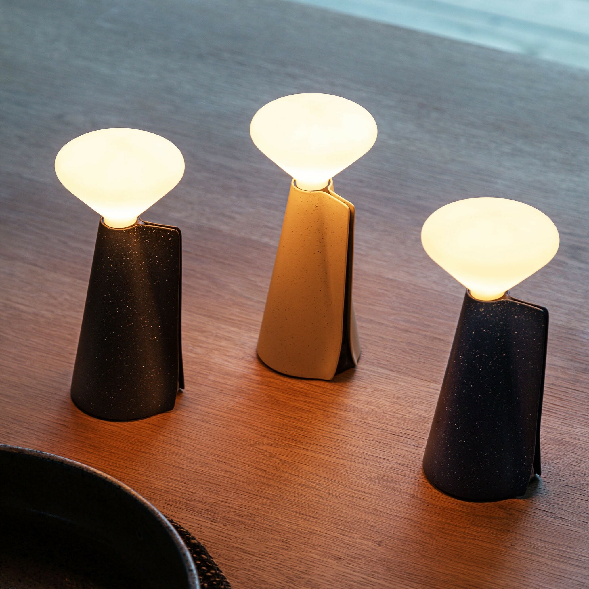 Mantle 可攜式桌燈