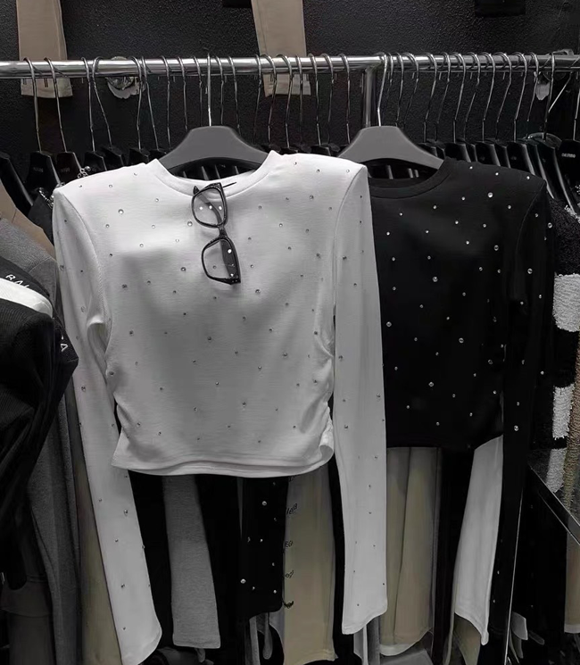 水鑽點點彈力性感小蠻腰短版上衣-兩色