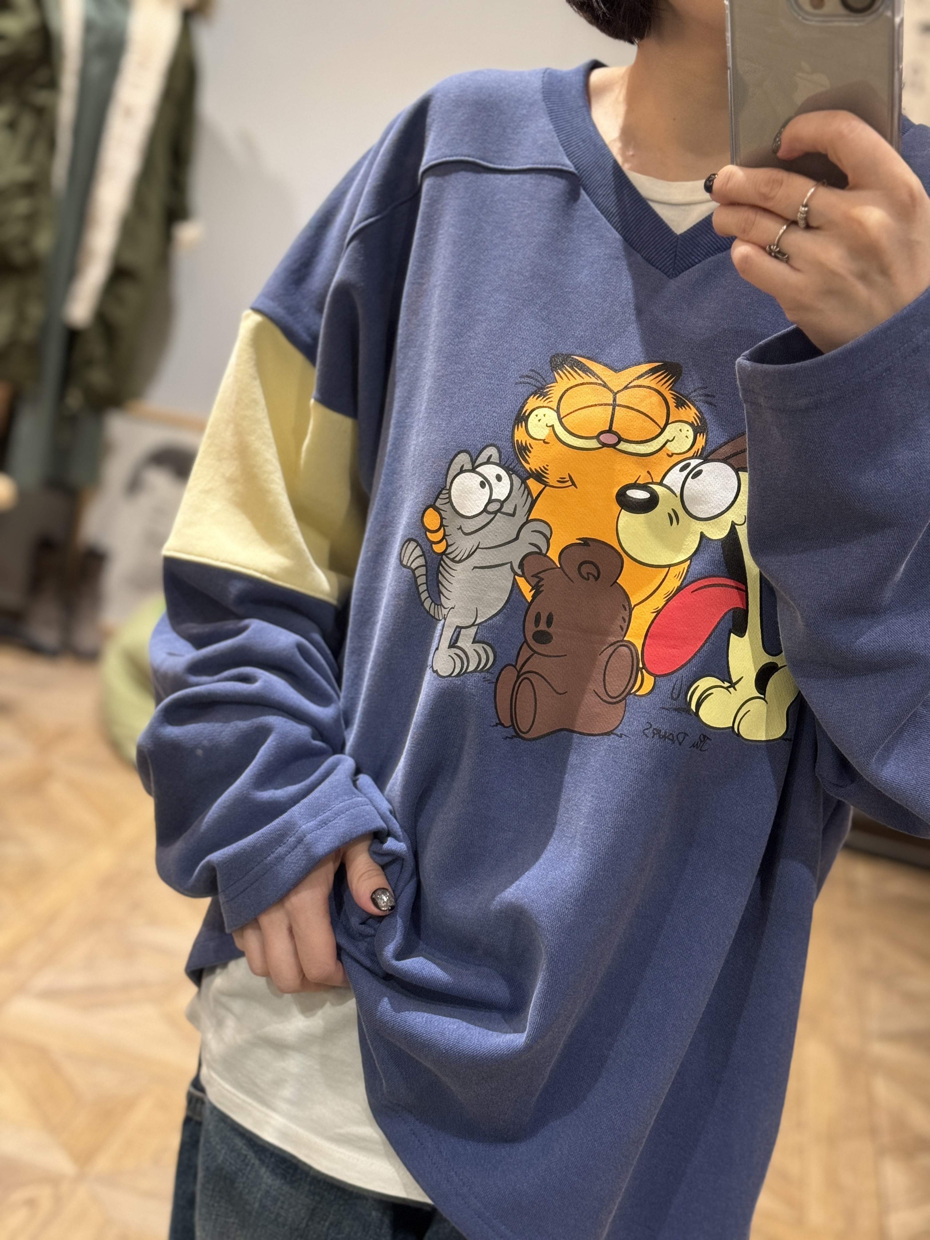 加菲貓卡通V領上衣