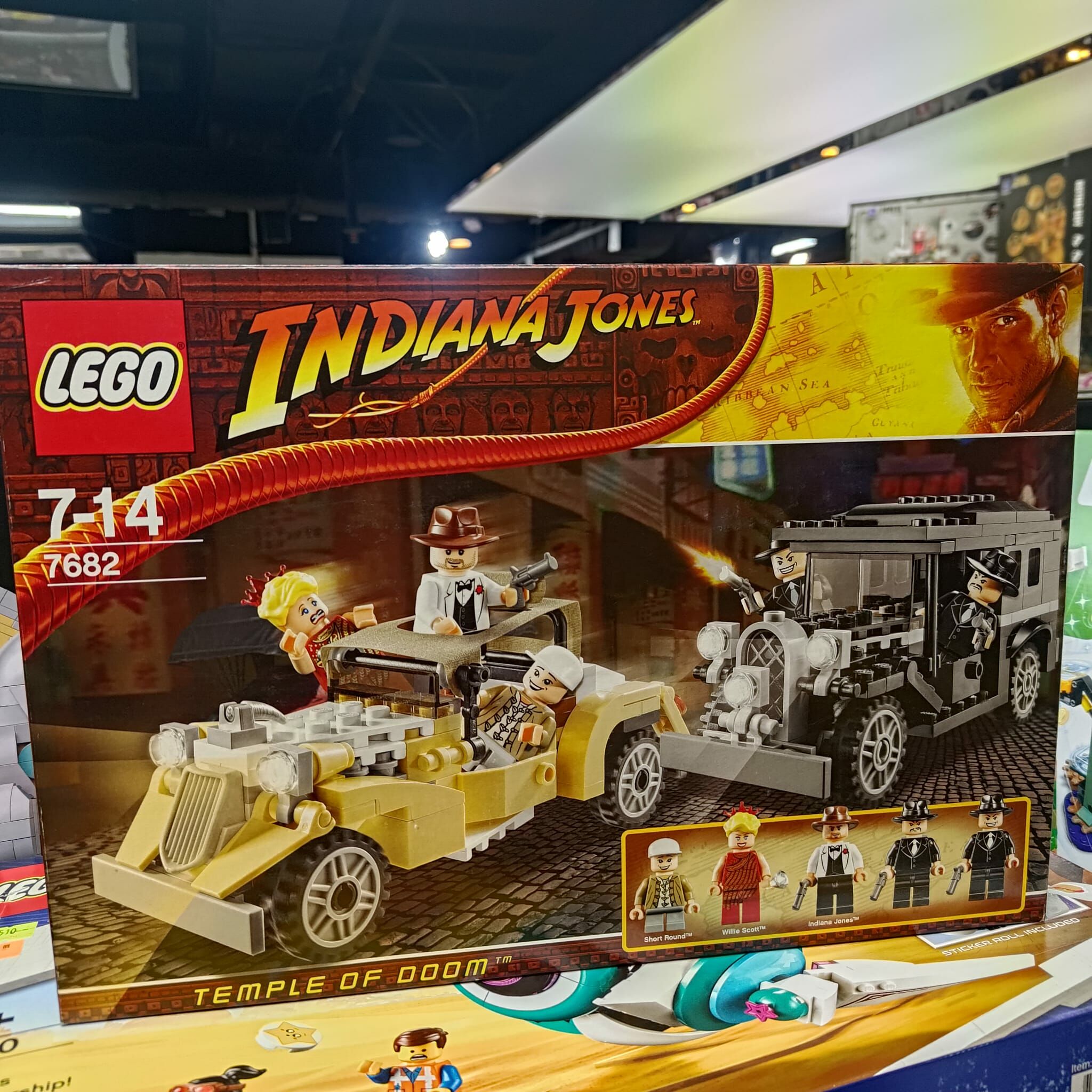 全新 絕版 LEGO 7682 Shanghai Chase (Indiana Jones) 非完美盒(如圖)