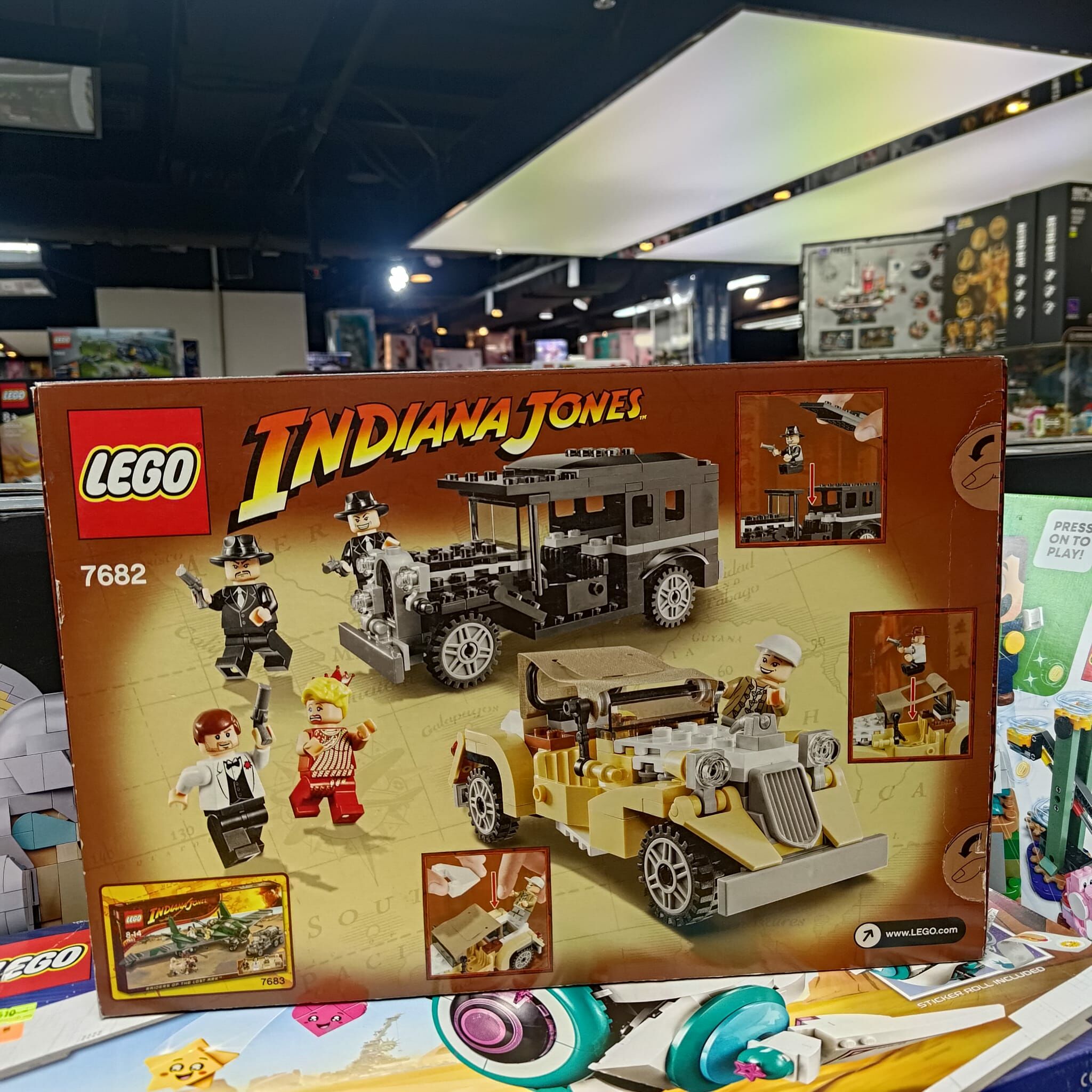 全新 絕版 LEGO 7682 Shanghai Chase (Indiana Jones) 非完美盒(如圖)