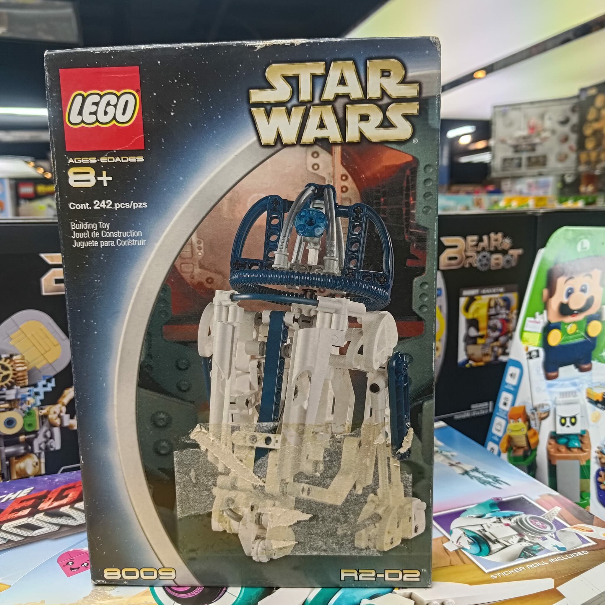 玩家自用 全新未開盒 絕版 LEGO 8009 R2-D2 (2002出產) (Star Wars@Technic) 殘盒(如圖)
