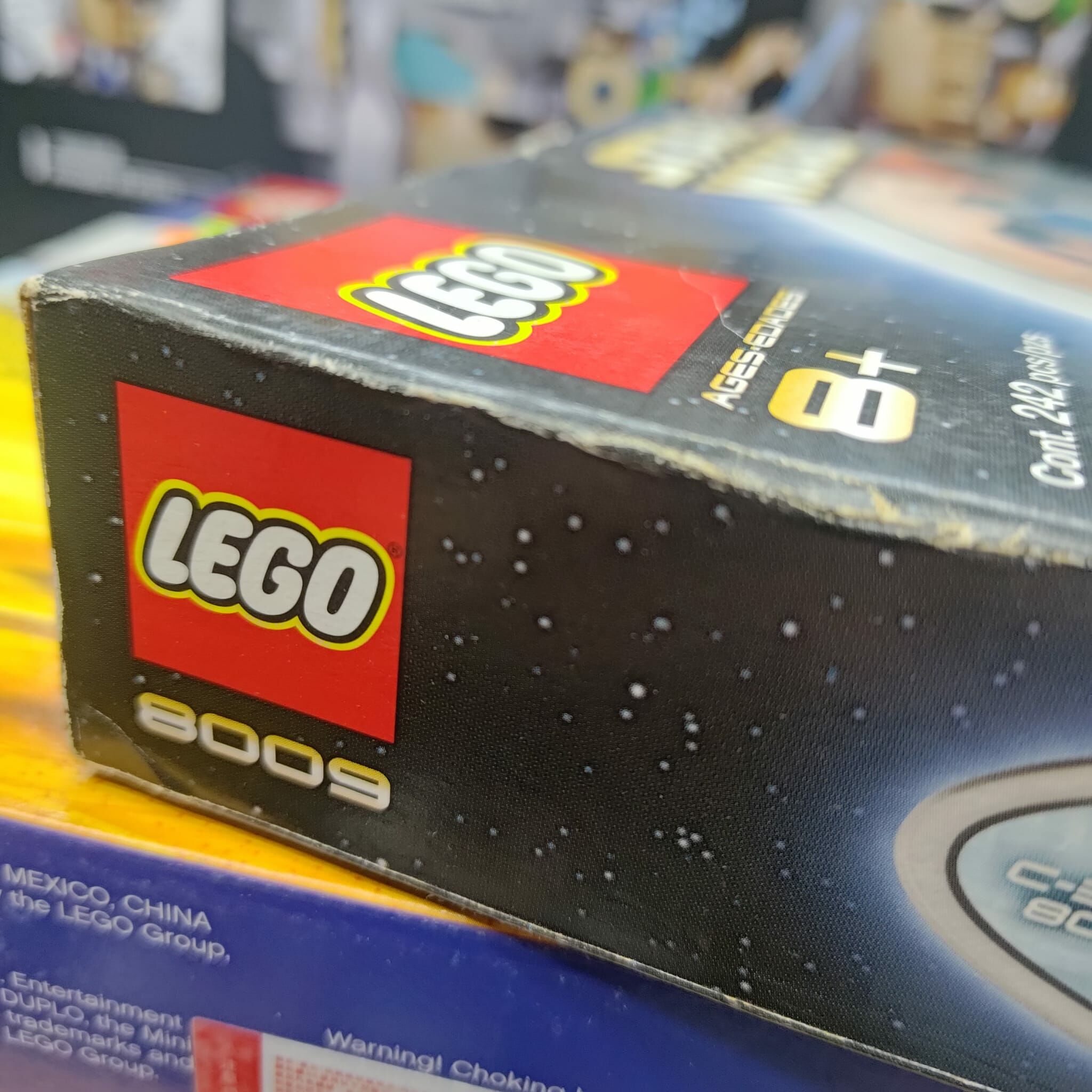 玩家自用 全新未開盒 絕版 LEGO 8009 R2-D2 (2002出產) (Star Wars@Technic) 殘盒(如圖)