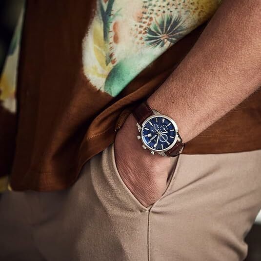 萬年鐘錶 - BULOVA 寶路華 Sutton 系列   藍色面盤三眼計時皮革錶帶男錶 96B402  錶徑 41MM