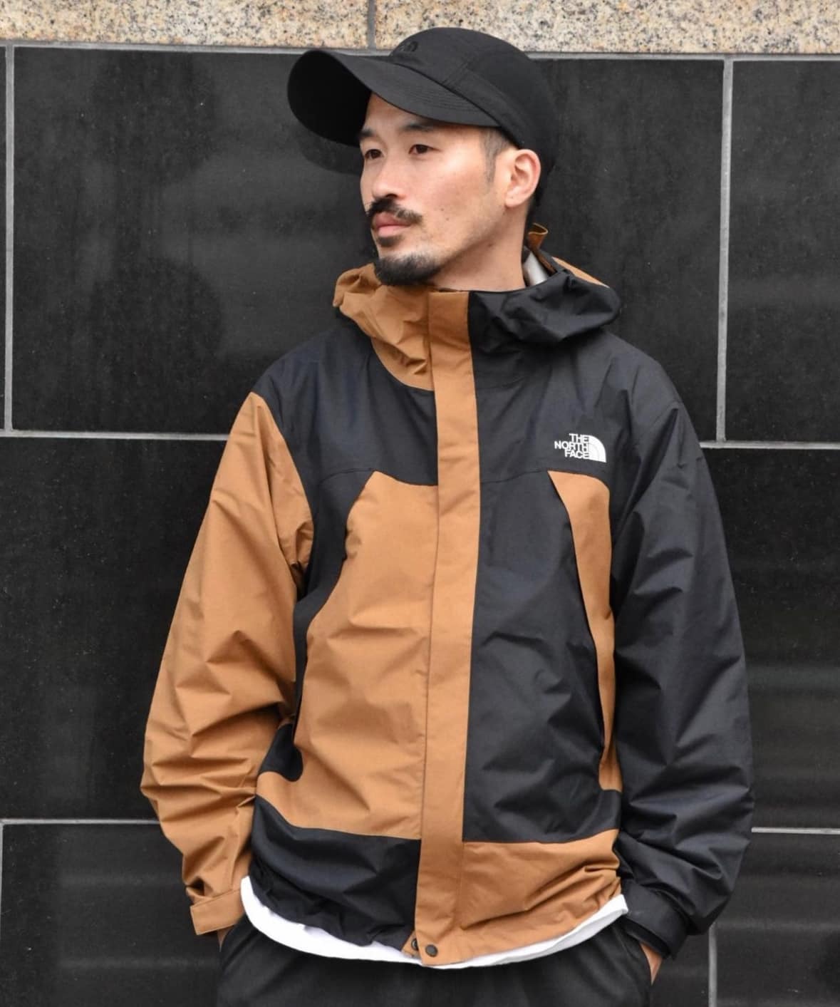 日本TNF Geometric Dot Shot Jacket