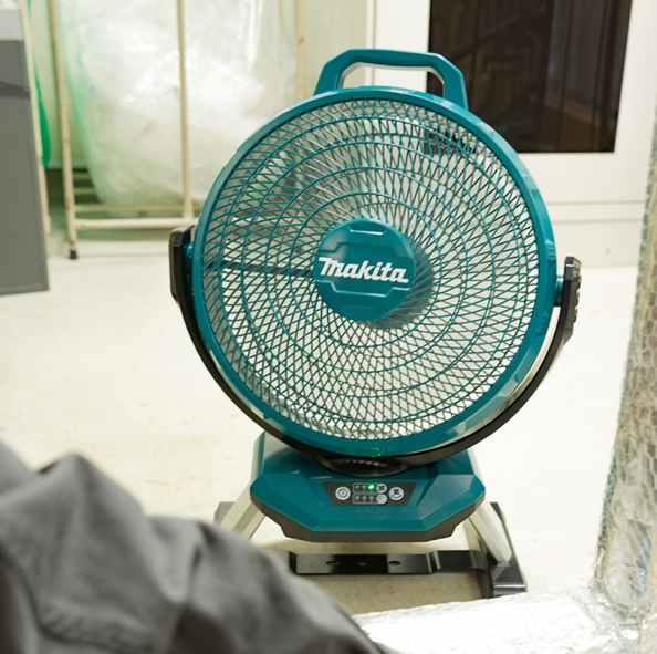 "MAKITA"牧田牌 (搖頭)充電風扇(鋰18V/AC)(淨機)-[DCF301Z]