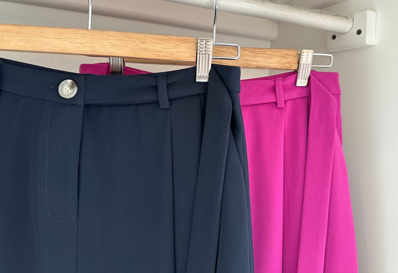 FRONT PLEAT SLIT MIDI SKIRT