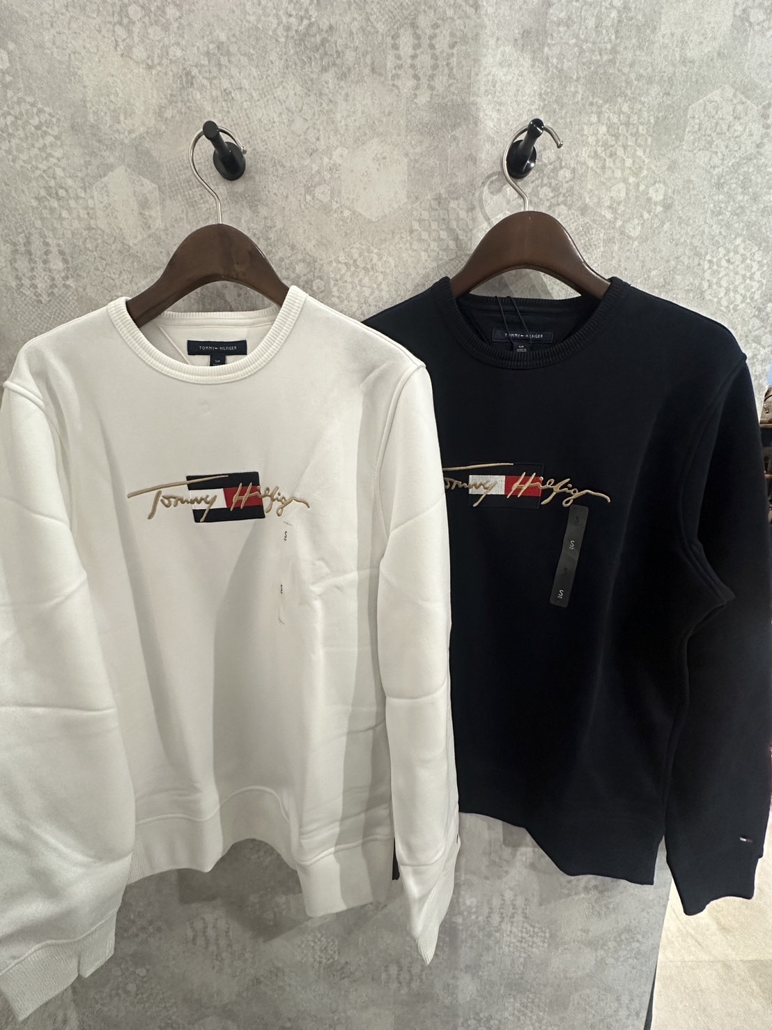 Tommy Hilfiger 電繡草寫金字國旗 內刷毛 大學T 長袖