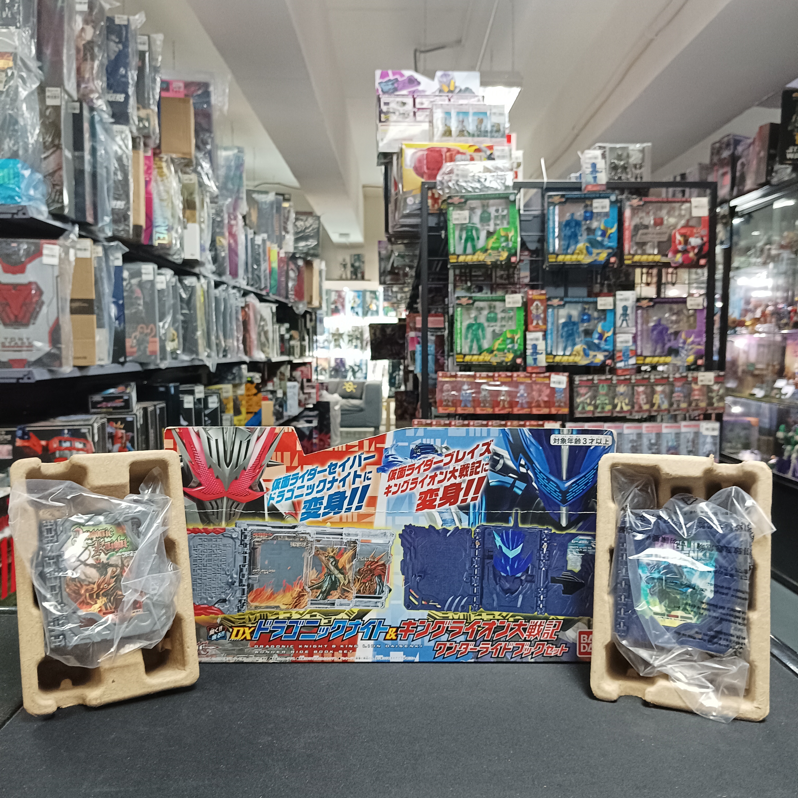 幪面超人-DX SABER Dragonic Knight & King Lion War Wonder Ride Book Set