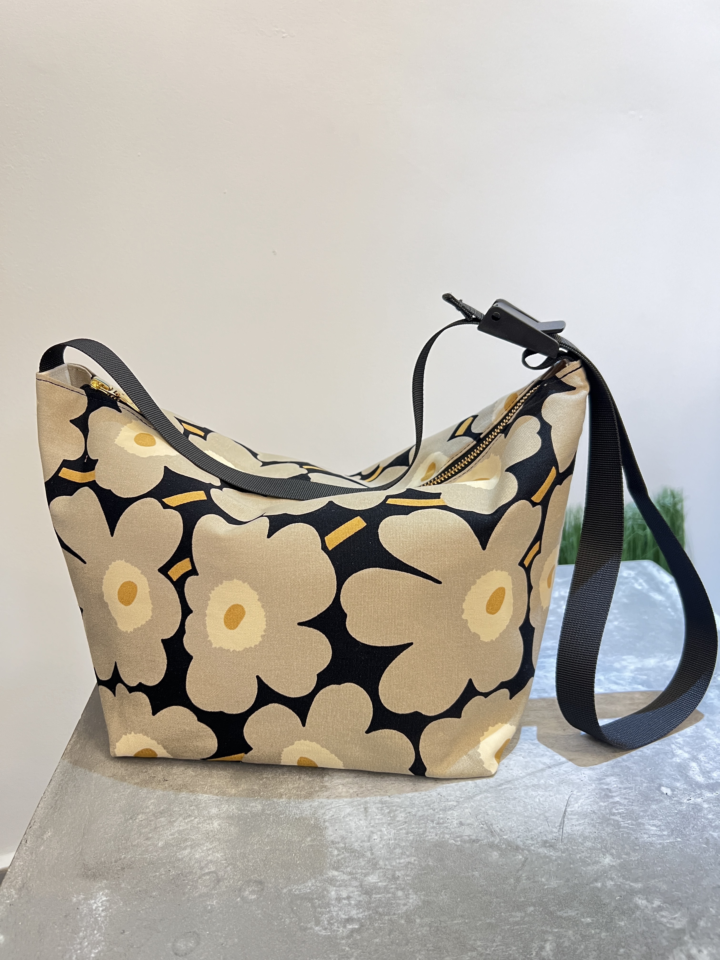 Em’s essential shoulder bag | marimekko Limited canvas fabric | Vintage Grey Canvas Fabric