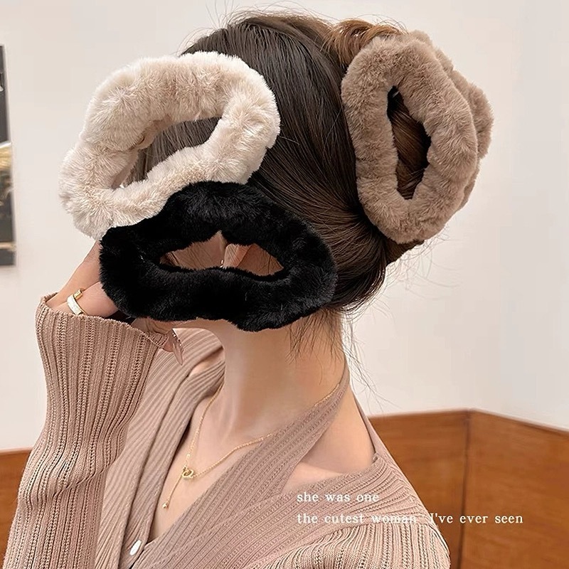 Cloud Plush Hair Claw