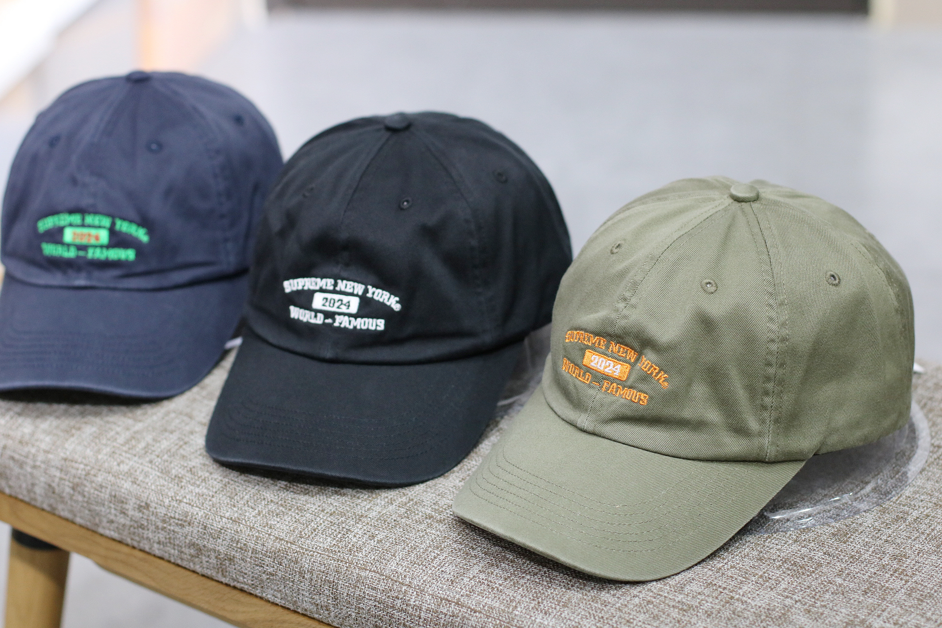帽子 Supreme Lightweight Moleskin 6-Panel Supreme Lightweight Moleskin 6-Panel (SS24) - $54