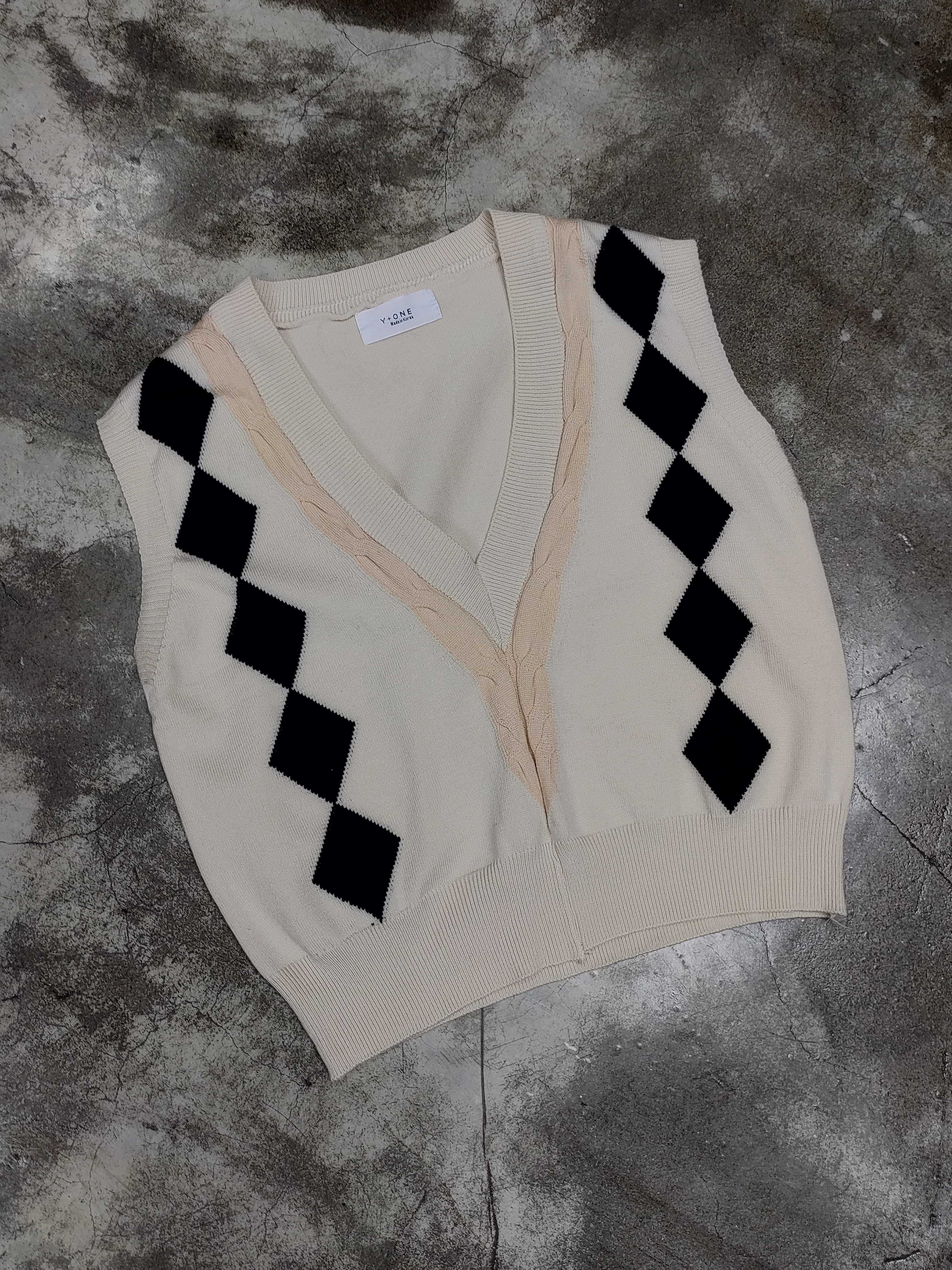 黑菱格V領冷衫（*現貨款式）