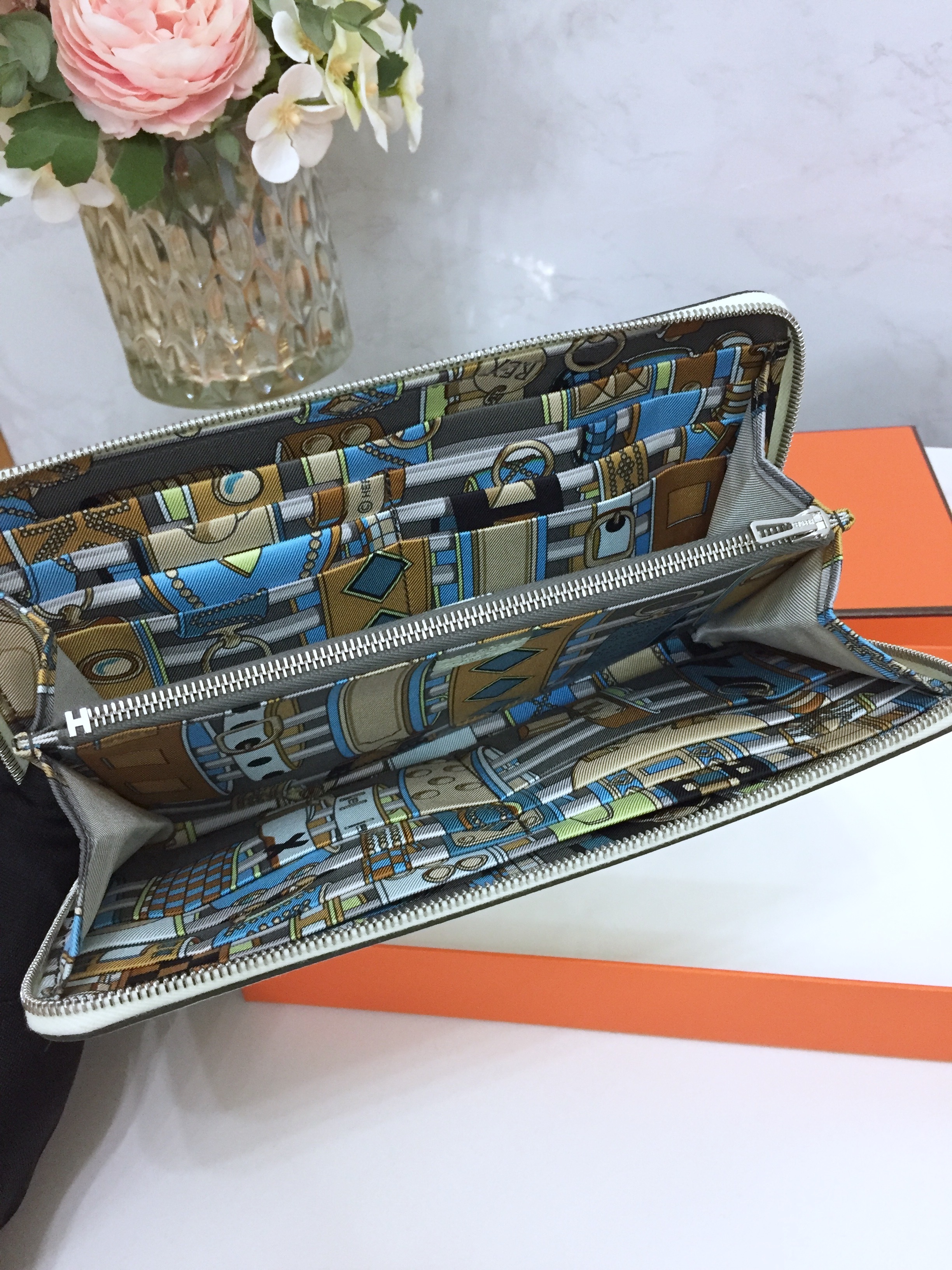 Hermes Silk'In 銀包