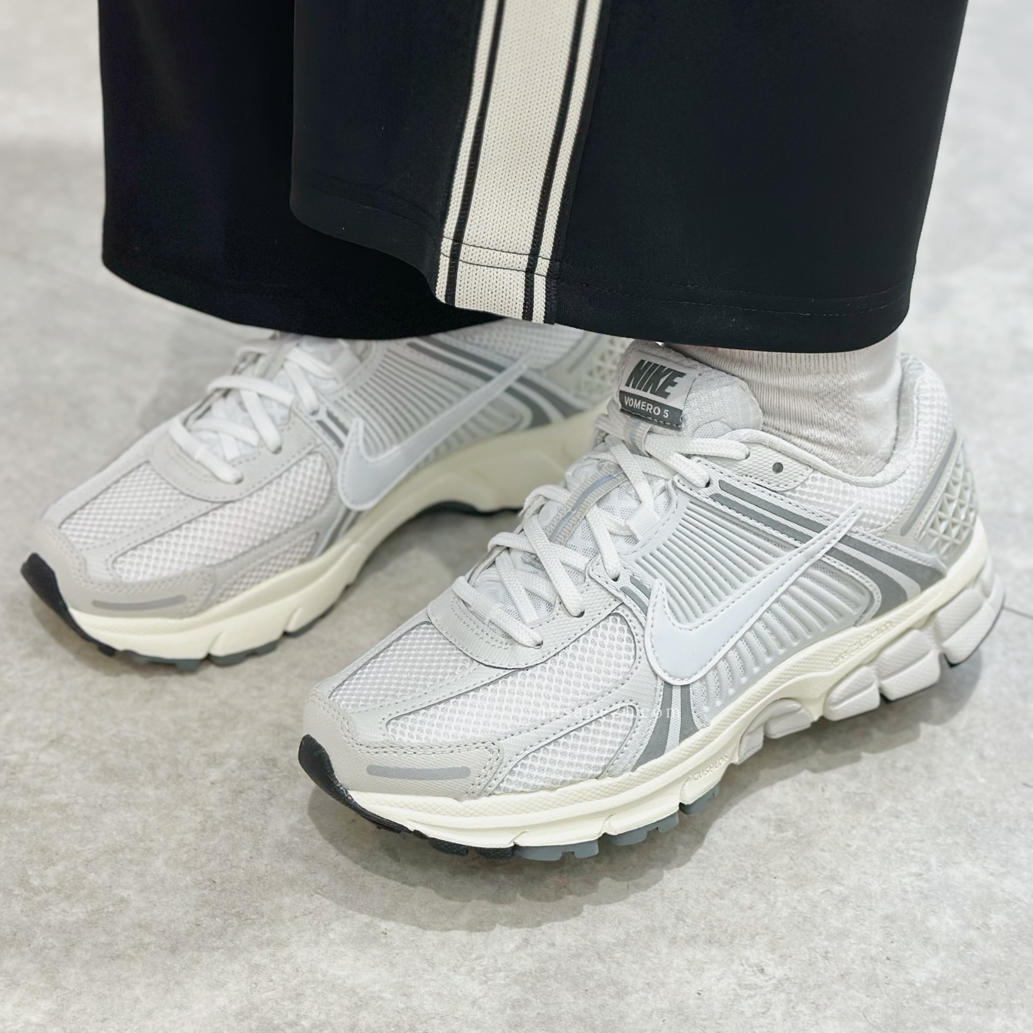 NIKE ZOOM VOMERO 5 奶油灰 淺灰 復古 老爹鞋 HF0731-007