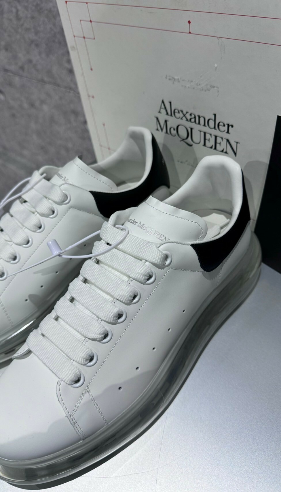 Alexander McQueen 缺貨氣墊款 全皮革 黑尾厚底小白鞋