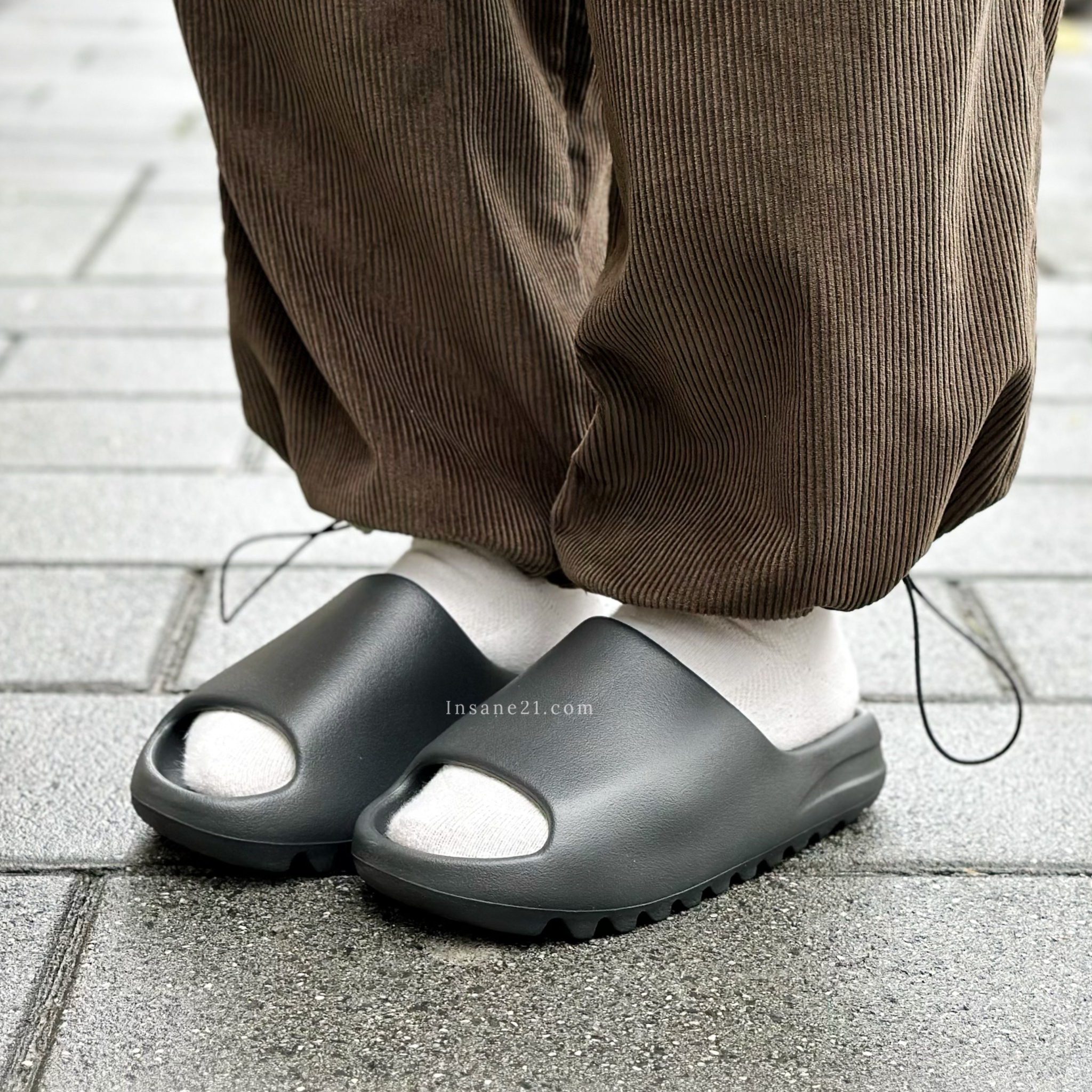 ADIDAS ORIGINALS YEEZY SLIDE 黑色 黑魂 情侶 拖鞋 HQ6448