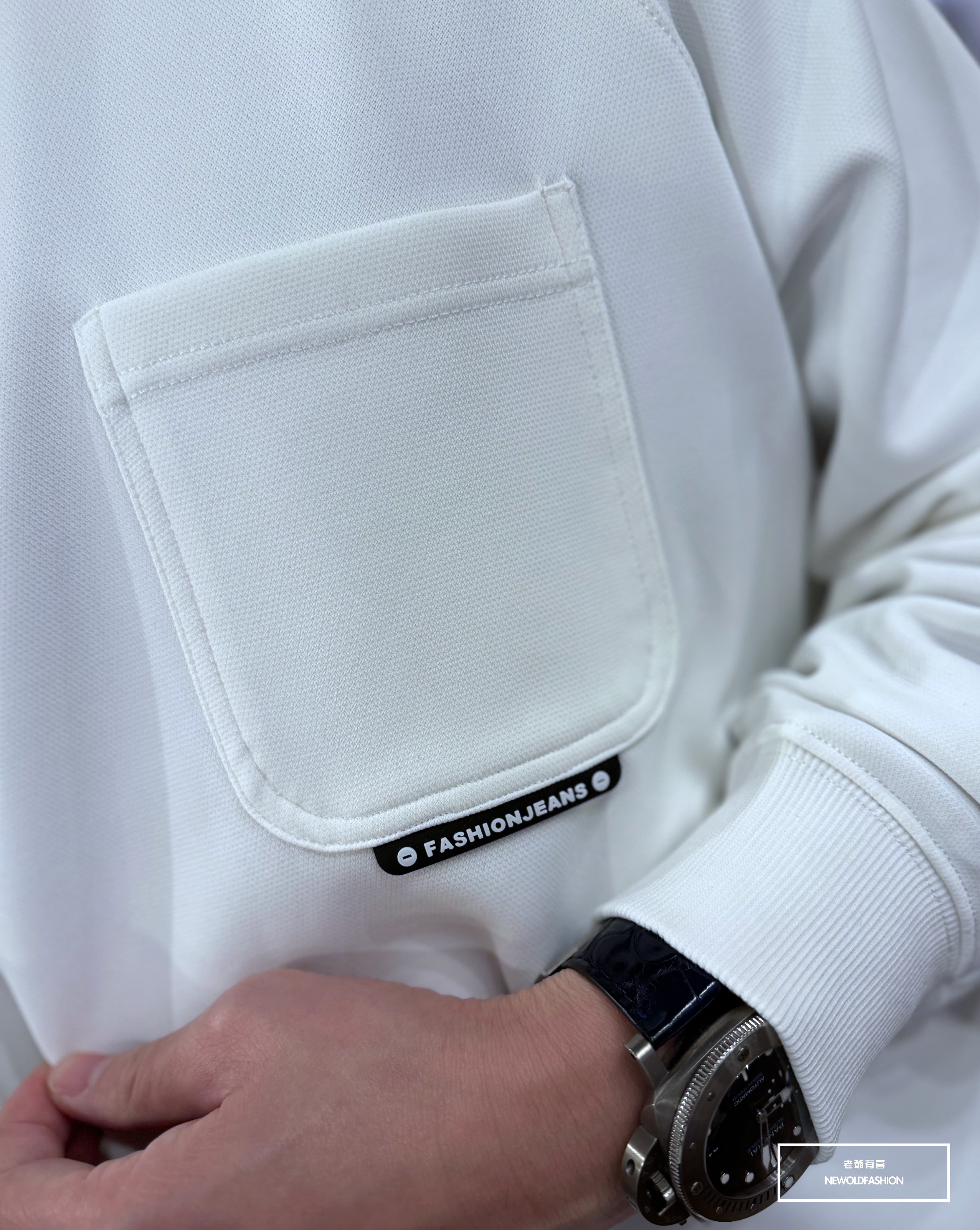 『新品上市』重磅黑標口袋大學T-白(NOF2309B5535)