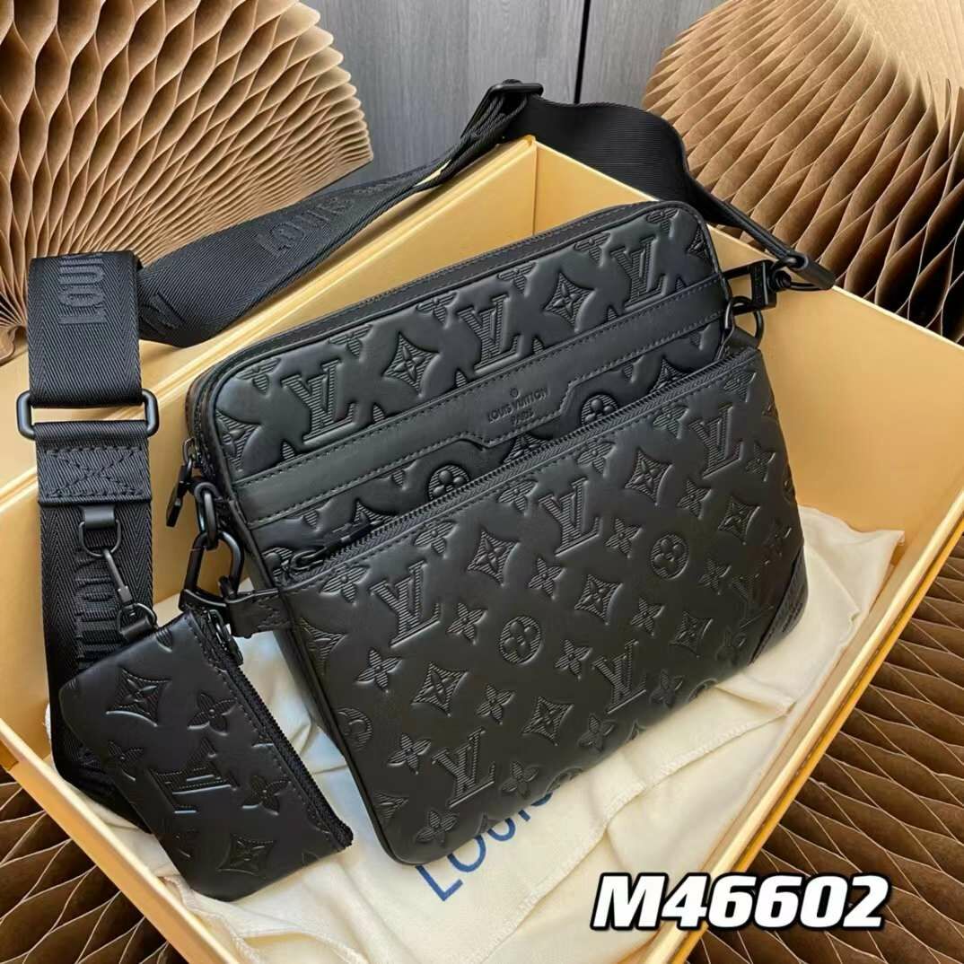 最新壓花三件套LV69443全皮郵差包