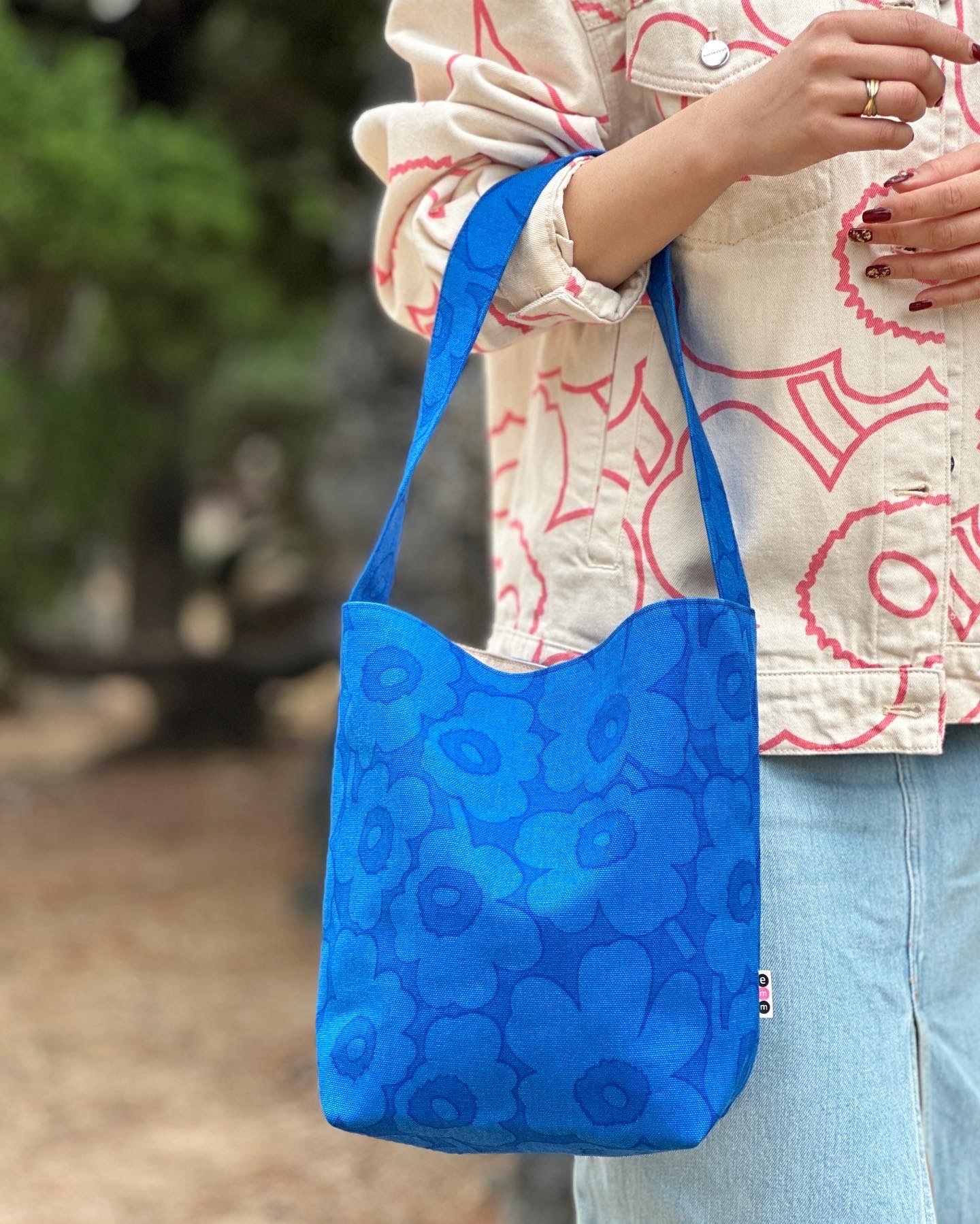 Shoulder tote ｜ small| marimekko canvas fabric | 孔雀藍色細花