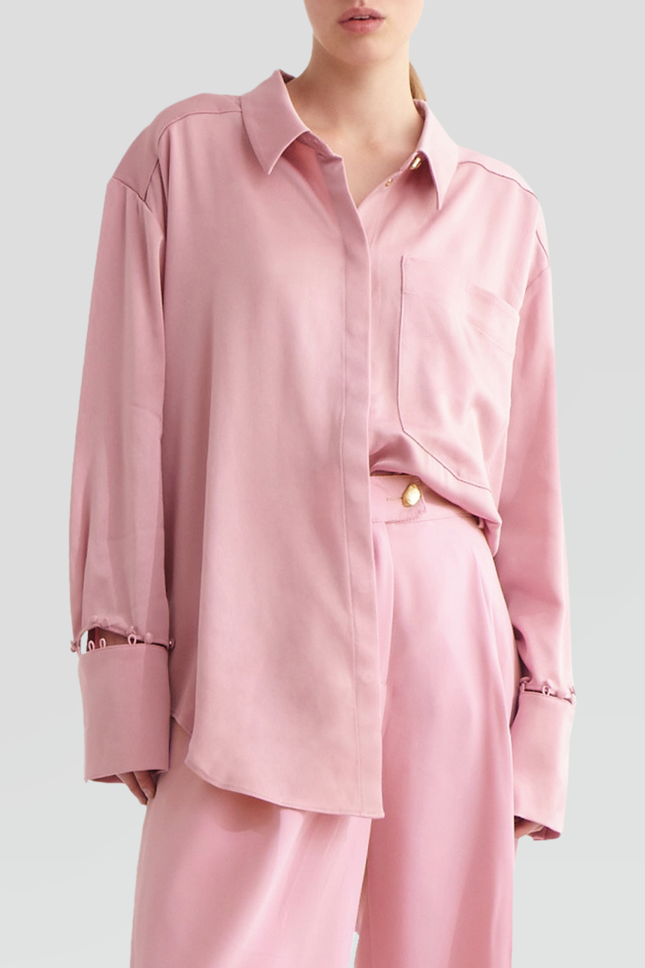 Aje｜RIDDLE 落肩鈕釦細節襯衫