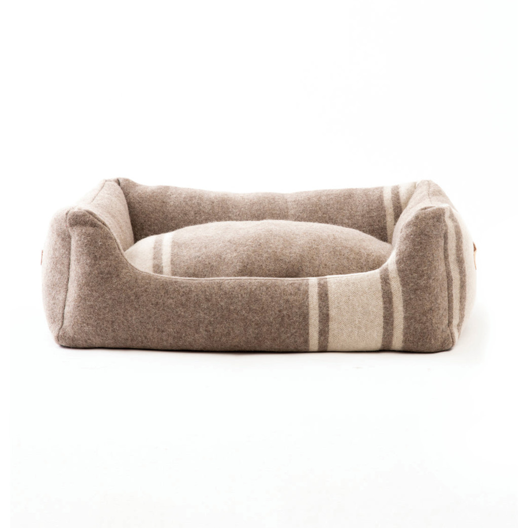 2.8 Design for Dogs - Henri 再生羊毛寵物床 - 白條紋