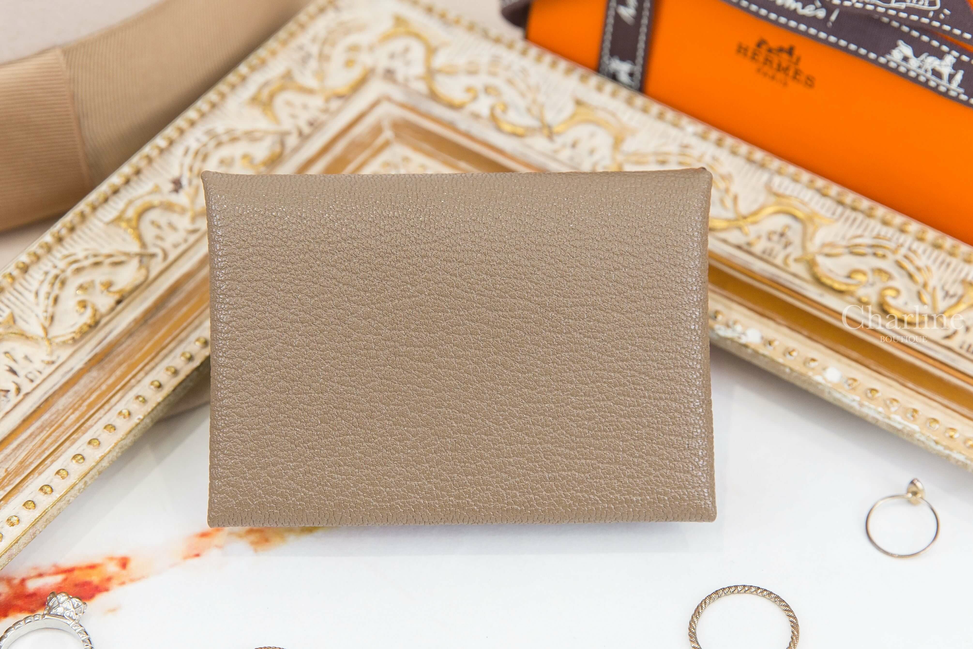 Hermès Calvi Duo Compact Card Holder 大象灰山羊皮信封釦式零錢袋卡片夾-Charline Boutique 精品代購