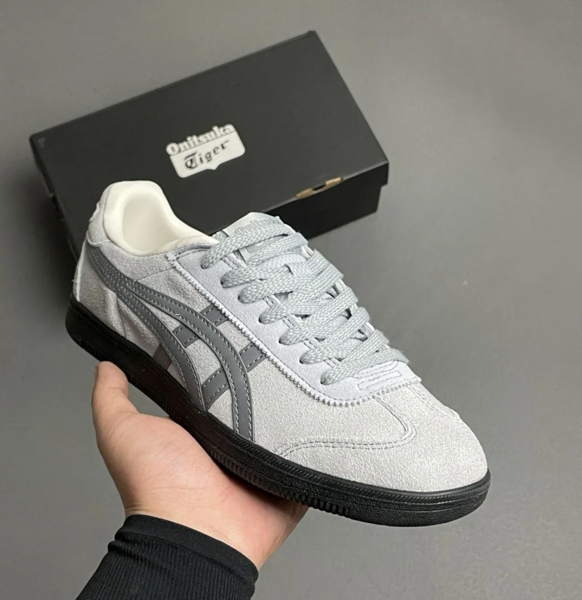 Onitsuka Tiger 鬼塚虎復古休閒運動鞋質感灰