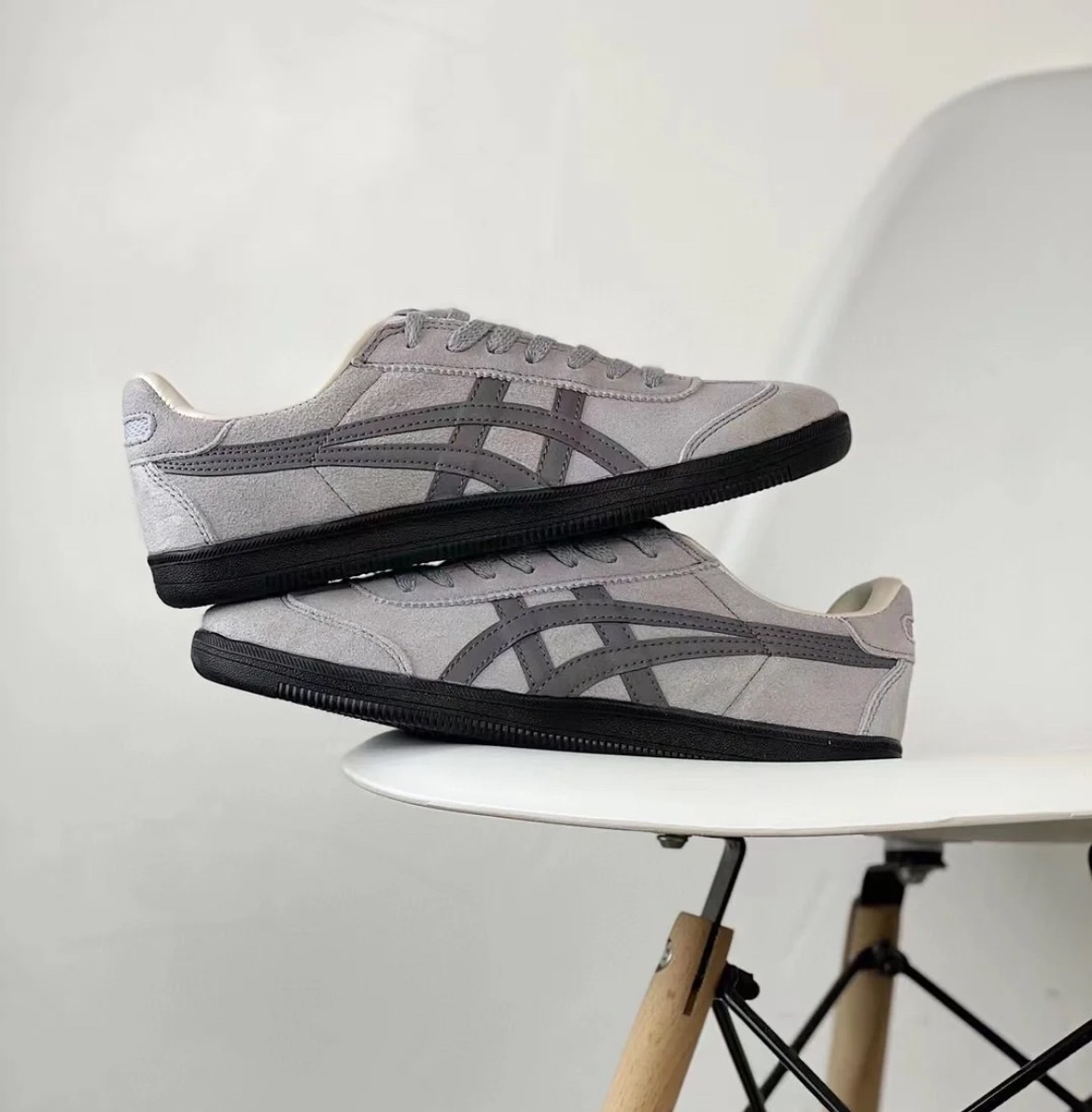 Onitsuka Tiger 鬼塚虎復古休閒運動鞋質感灰