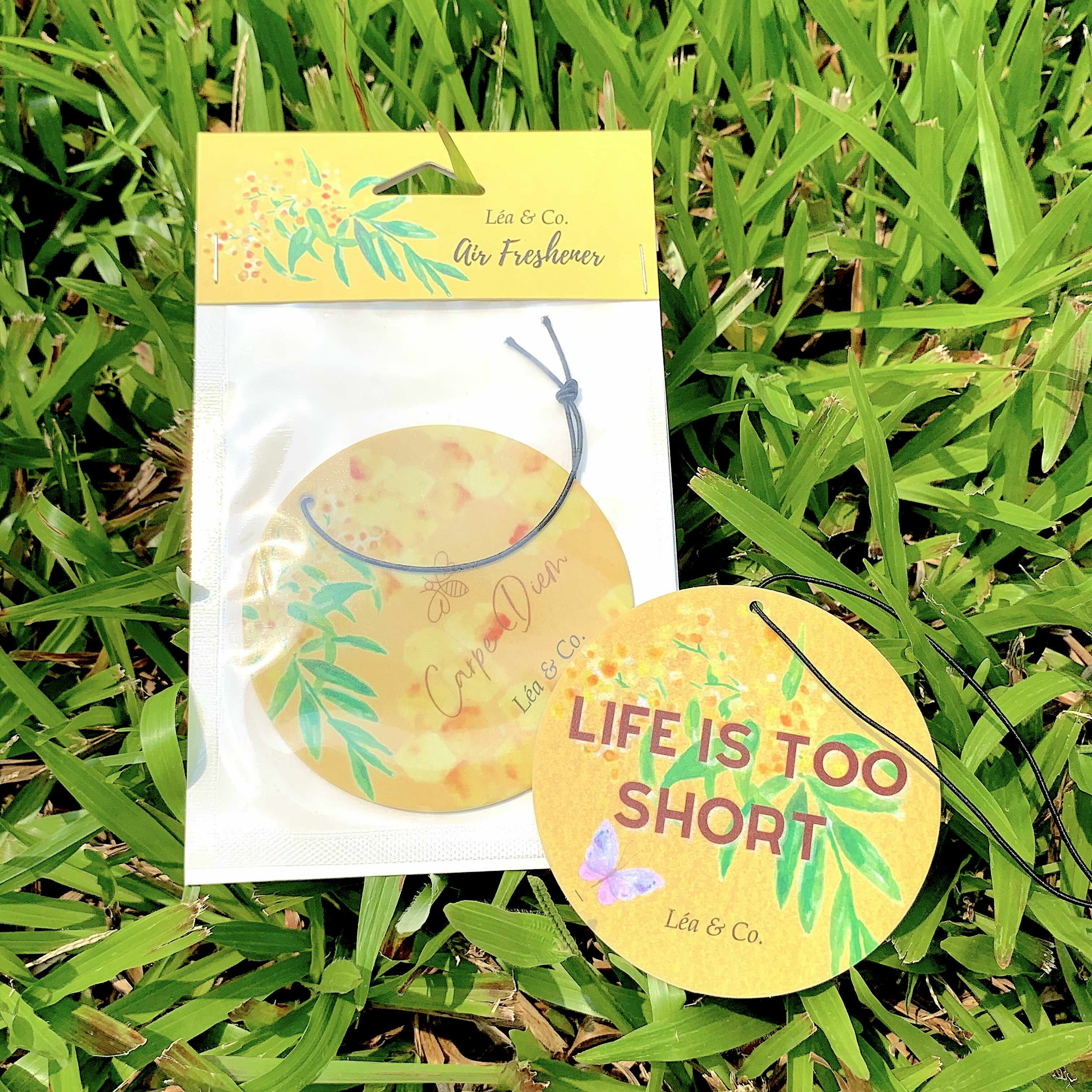 【Miss Freesia 小蒼蘭】- 香氣吊卡 (1片裝) - Carpe Diem 字款