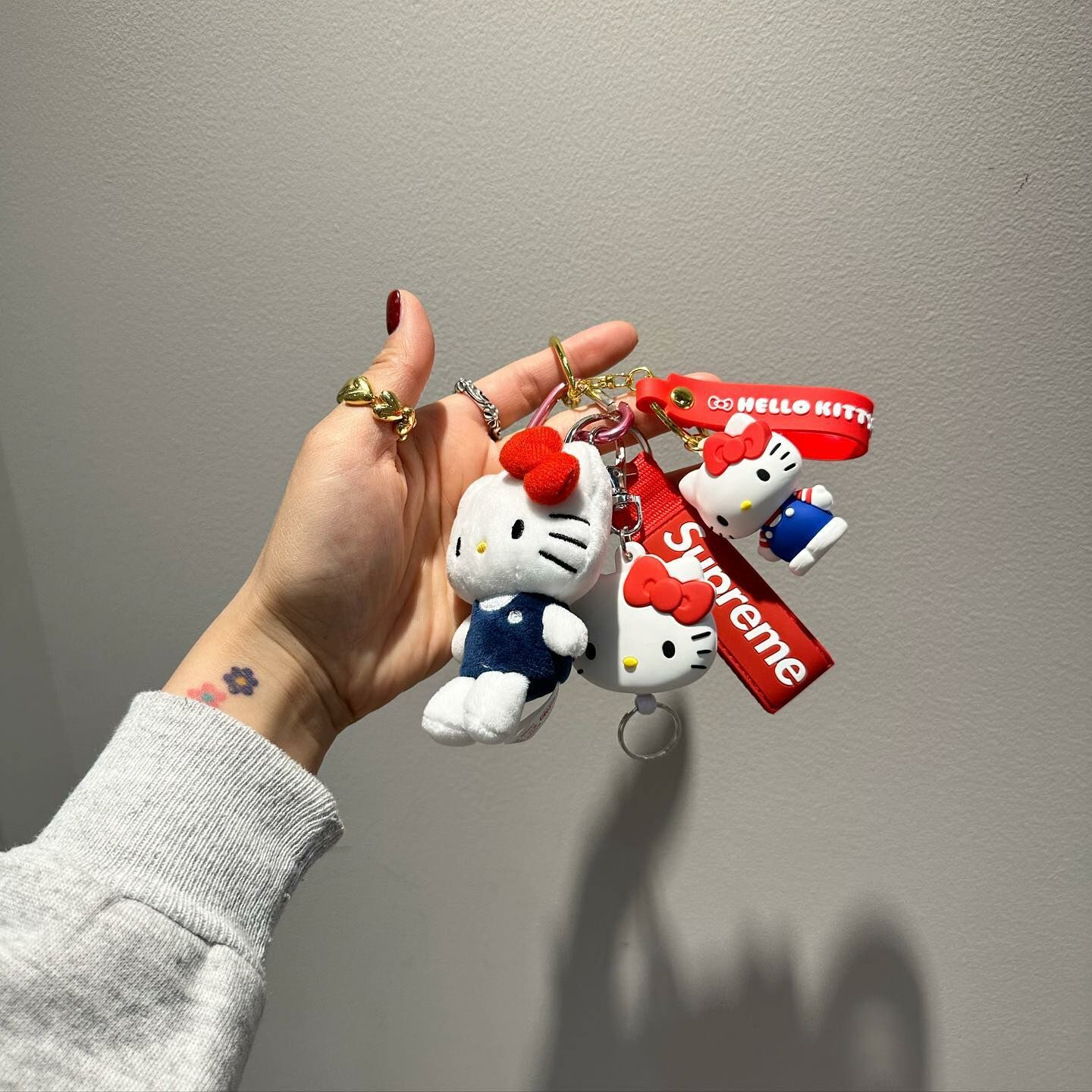 Hello Kitty 日本限定 凱蒂貓 SANRIO 三麗鷗 迷你娃娃 心型扣 愛心扣 鑰匙圈