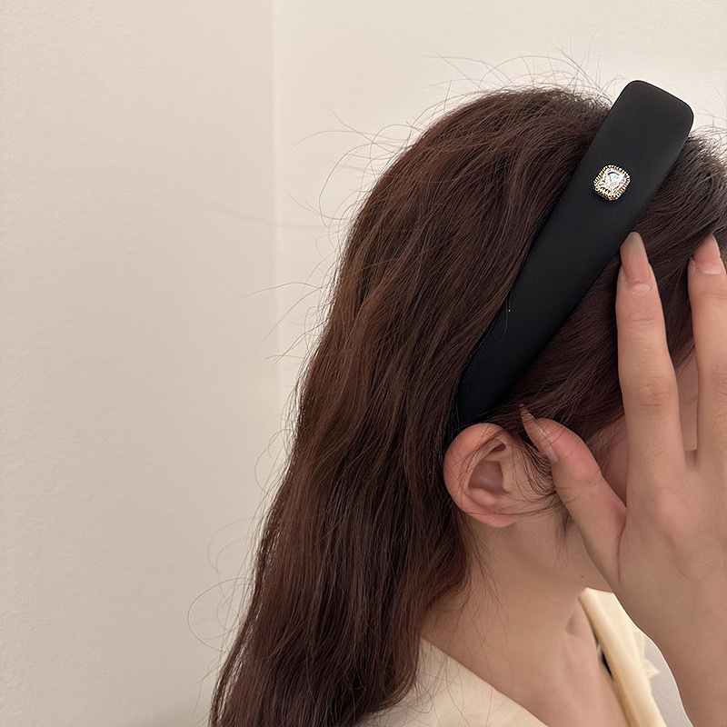 Classic Diamond Satin Elevated Headband