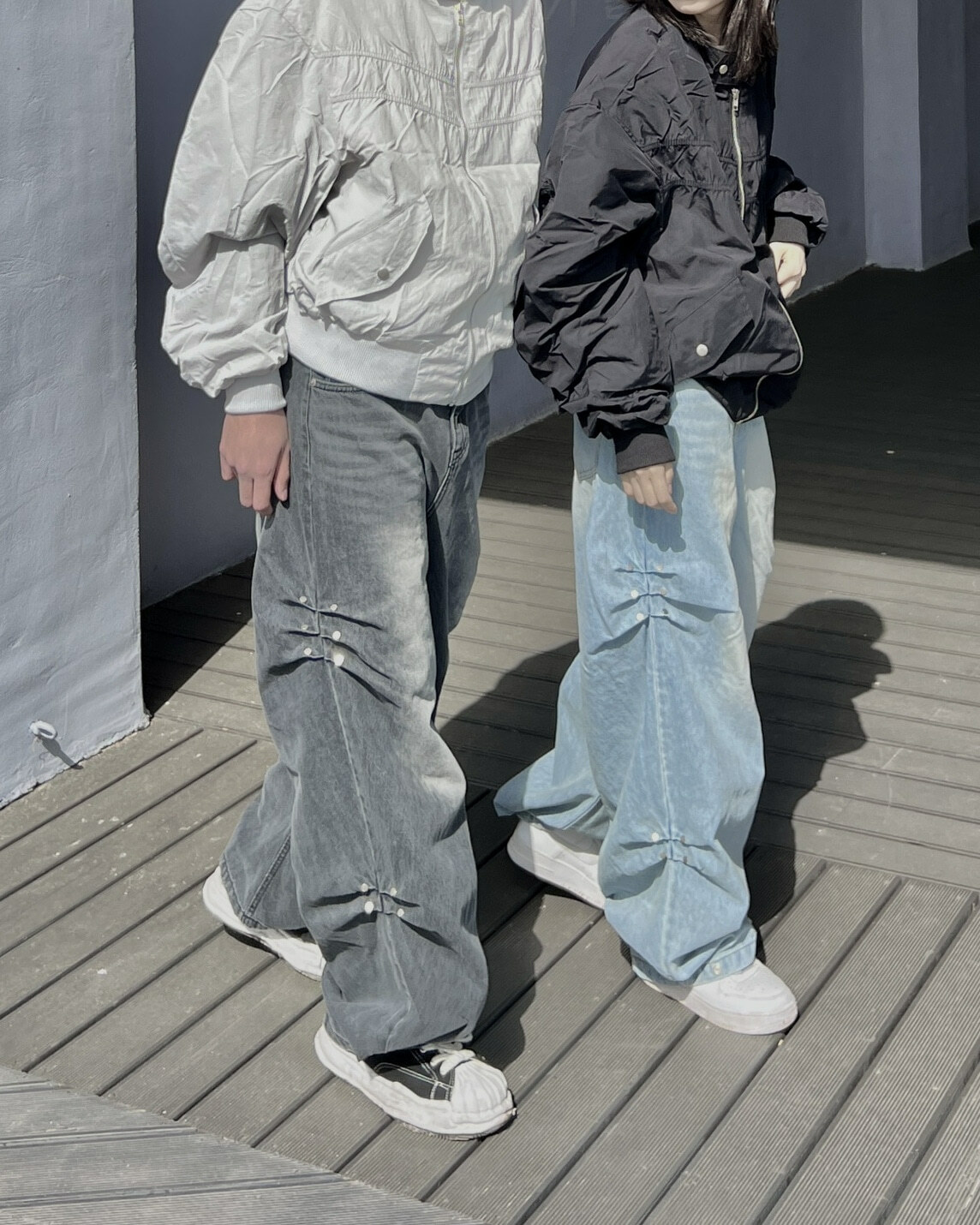 鉚釘褶皺闊腿牛仔褲