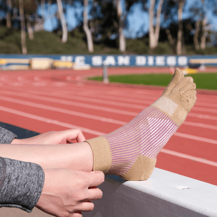 CHEGO迅馳五趾機能襪_女款_奶茶色