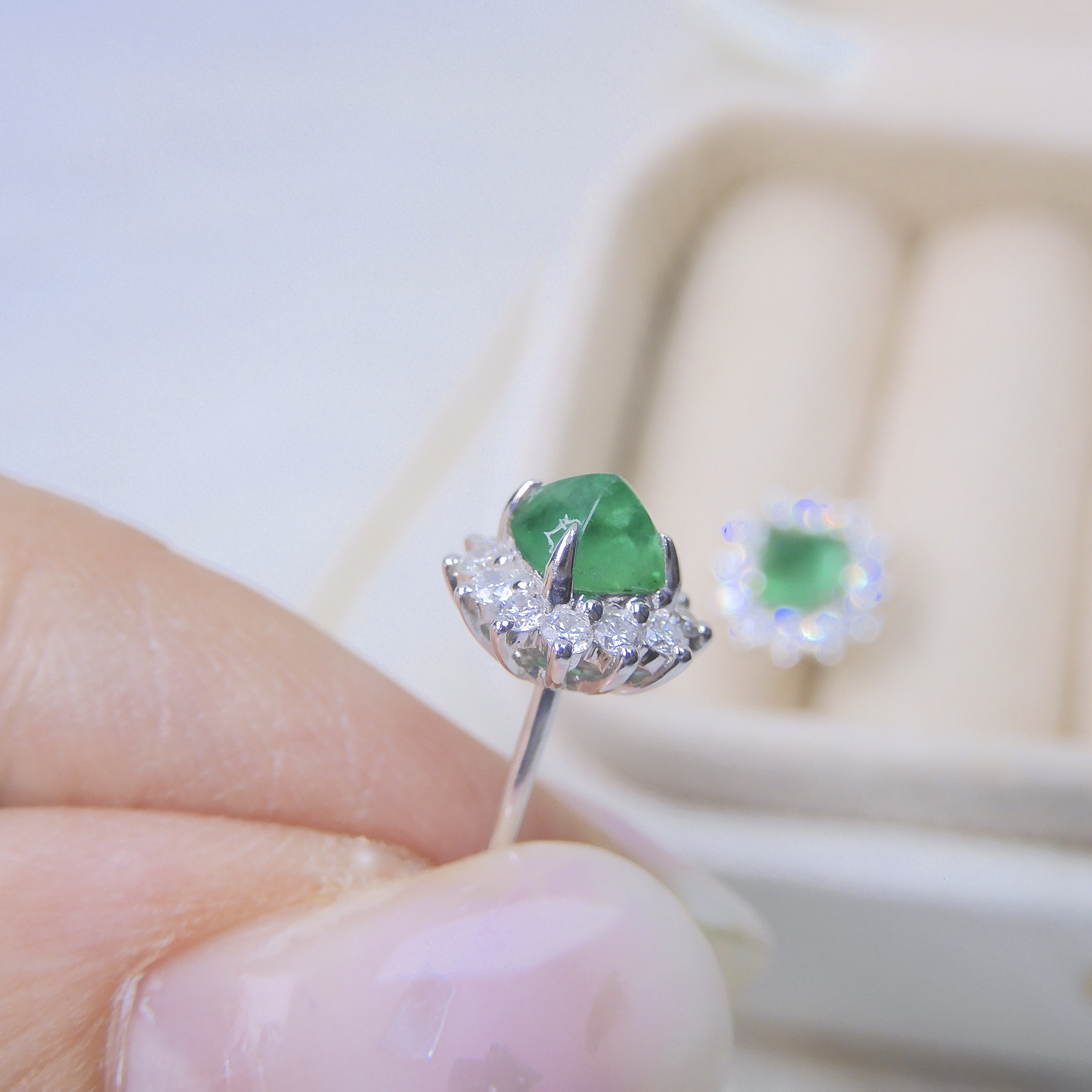 18K金 0.64ct 綠寶石耳釘