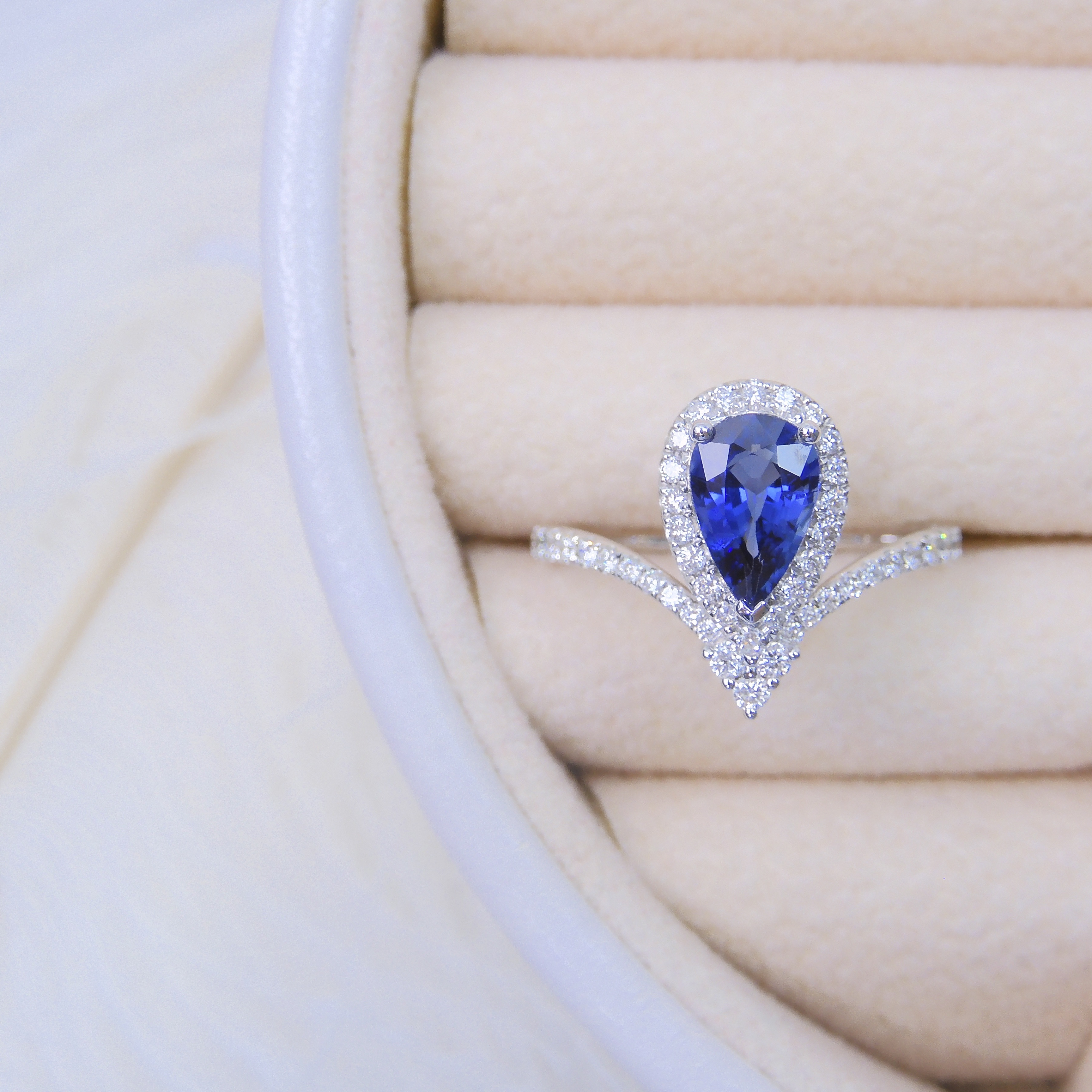 18K金 1.25ct 藍寶石戒指 (配國際證書)