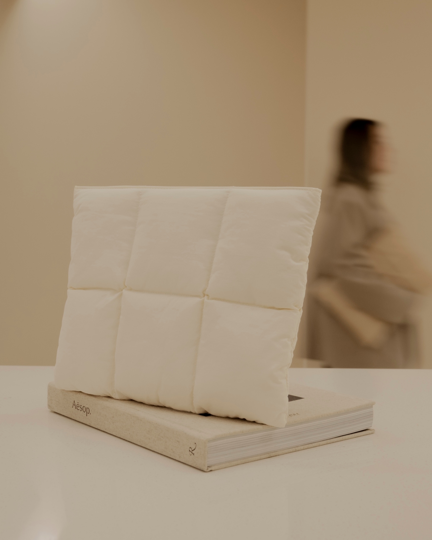 【現貨】COMFYABLE 枕頭電腦包 尼龍款 14吋/16吋 COMNIBOOK