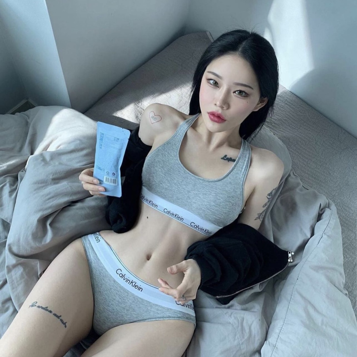 Calvin Klein CK 內衣 薄襯墊 可調式 運動內衣 黑 灰